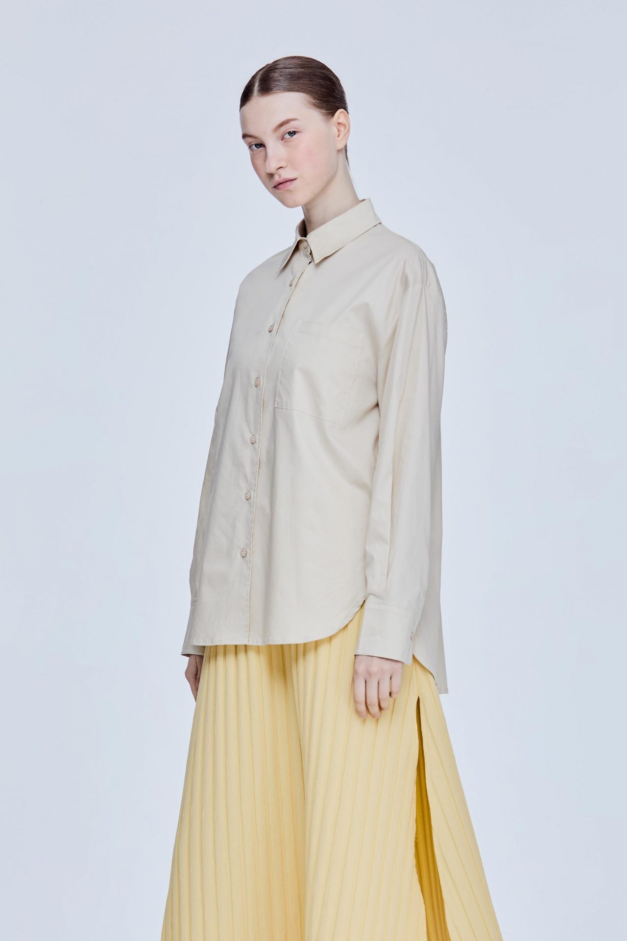 color:BEIGE