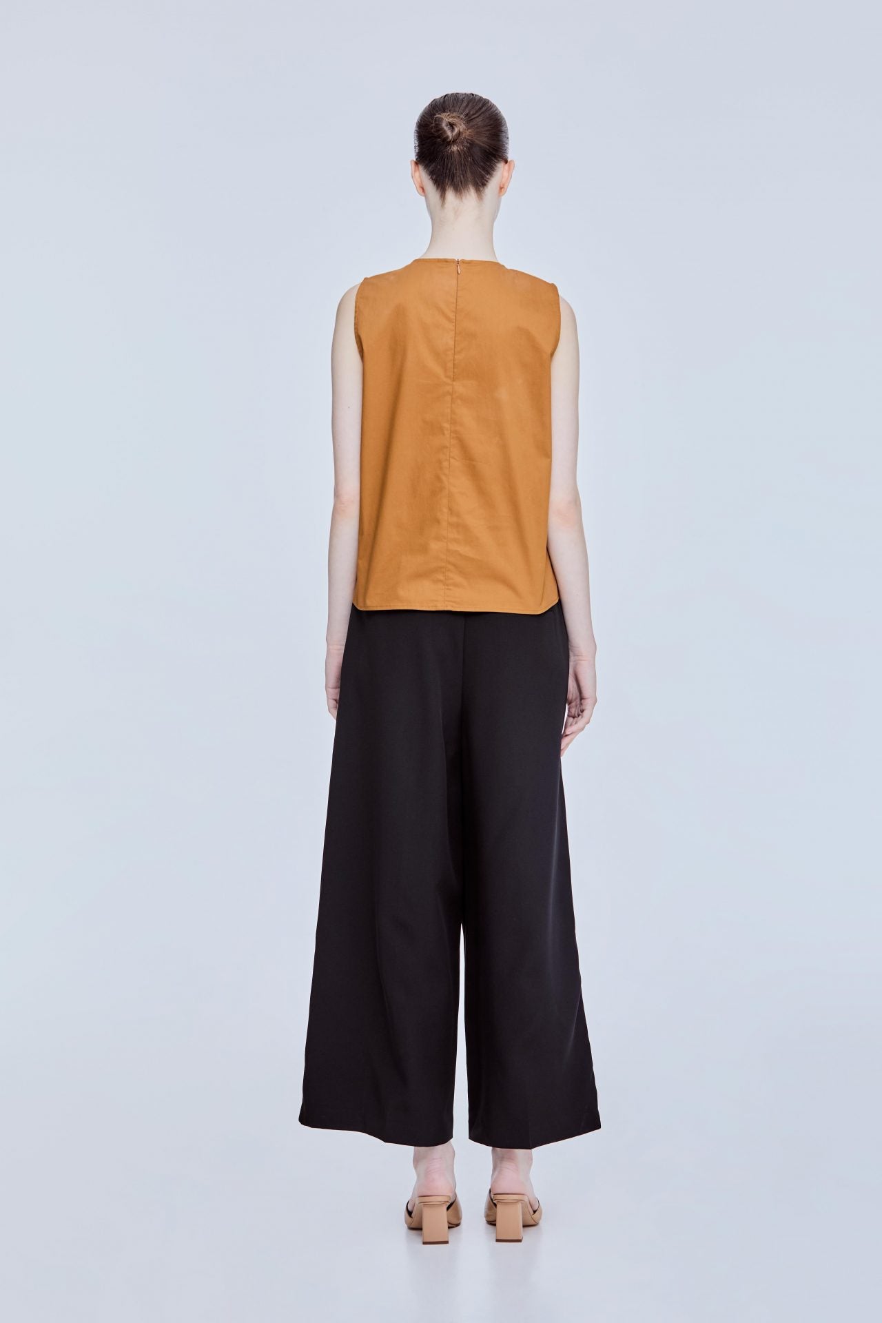 color:CARAMEL