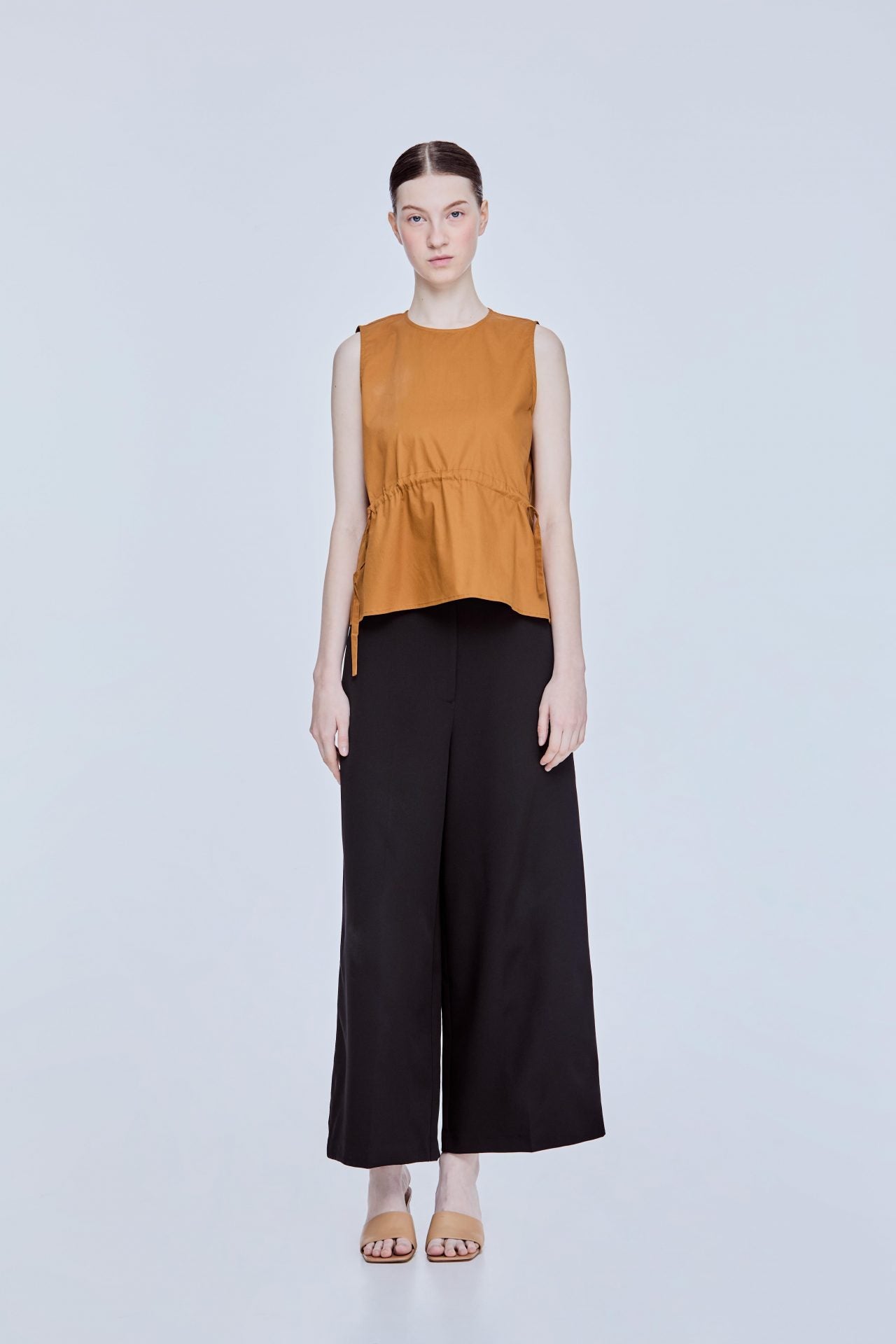 color:CARAMEL