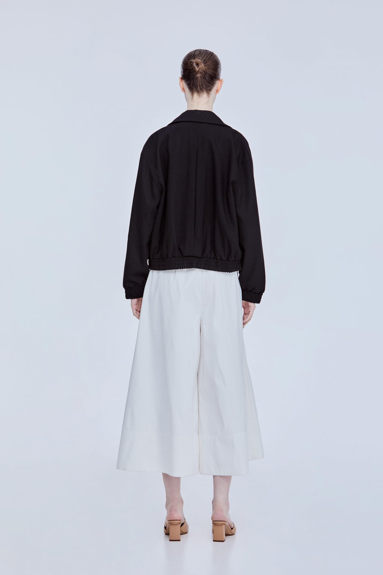 color:NOIR