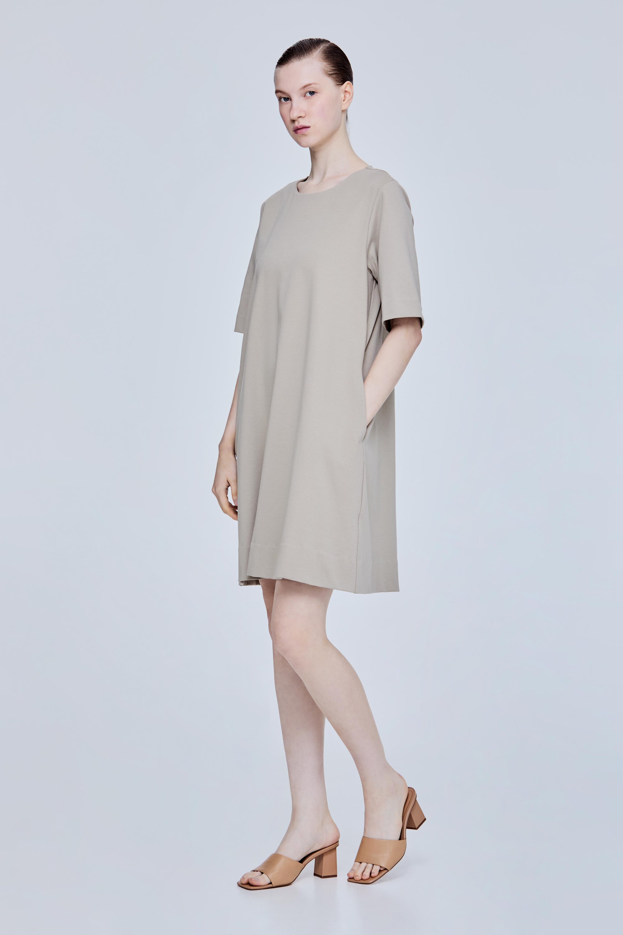 color:KHAKI