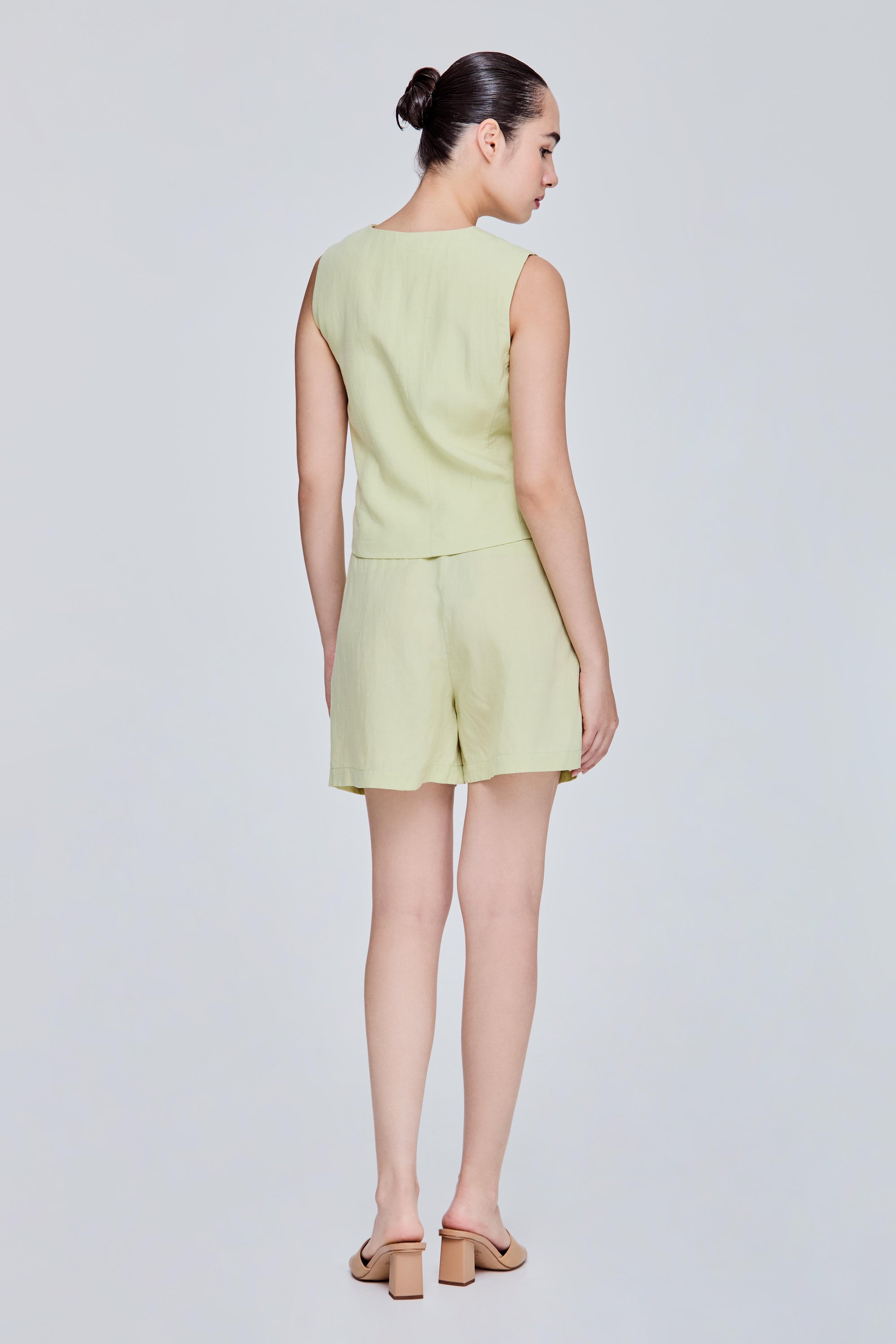 color:APPLE GREEN