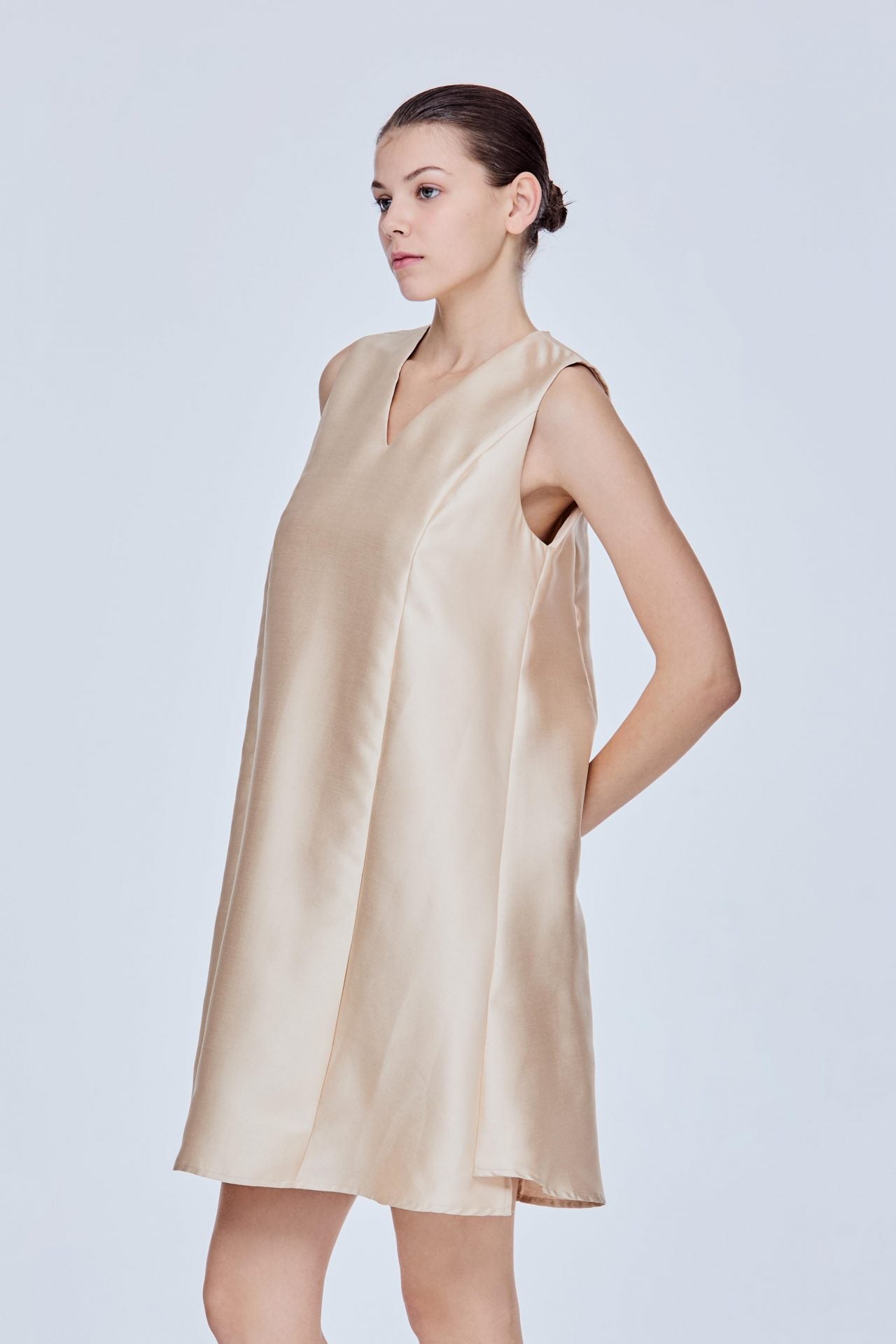 color:CHAMPAGNE