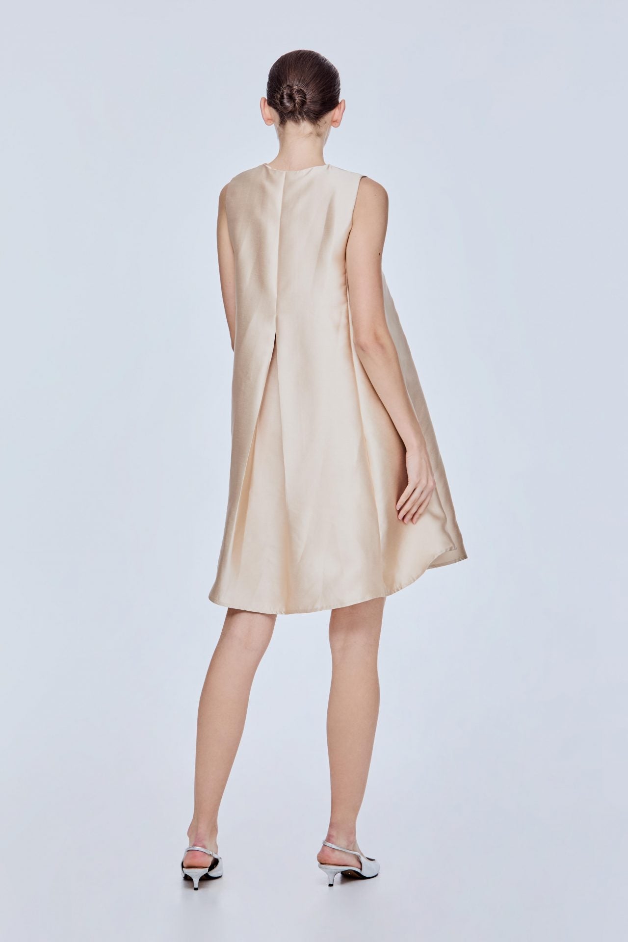 color:CHAMPAGNE