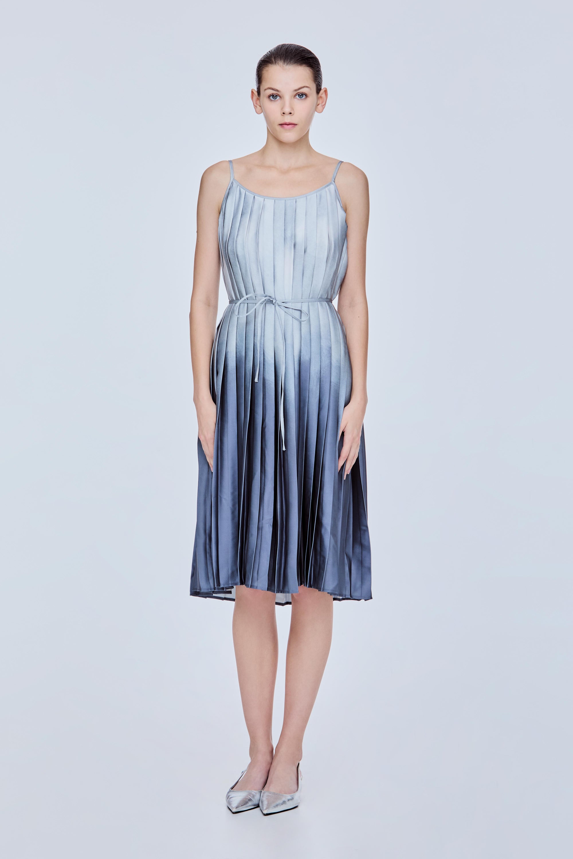 color:GREY