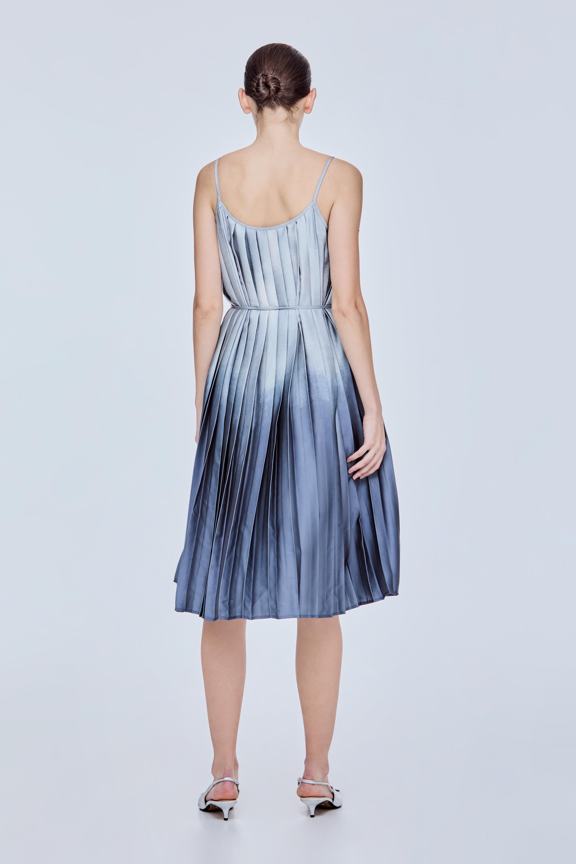 color:GREY