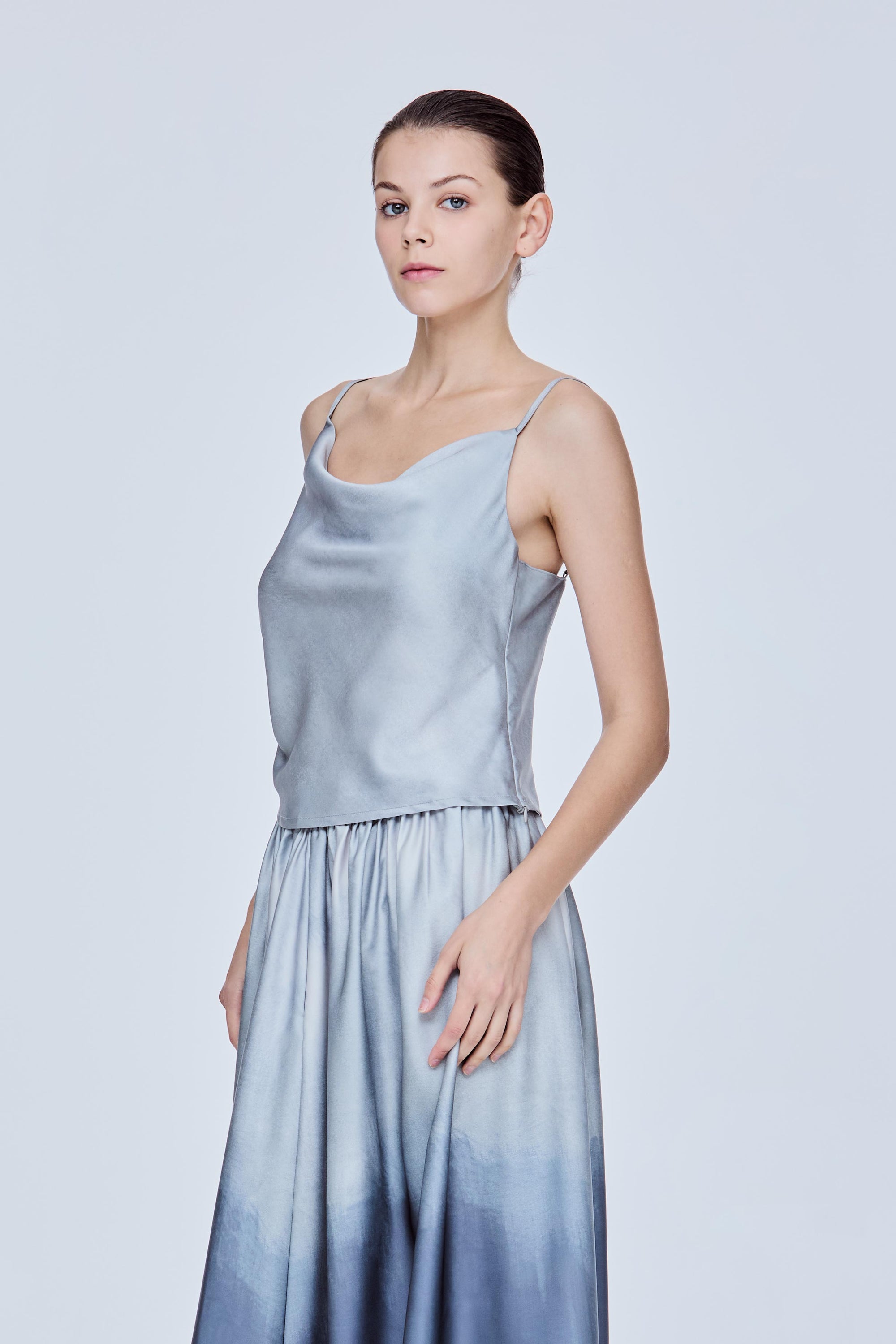 color:GREY