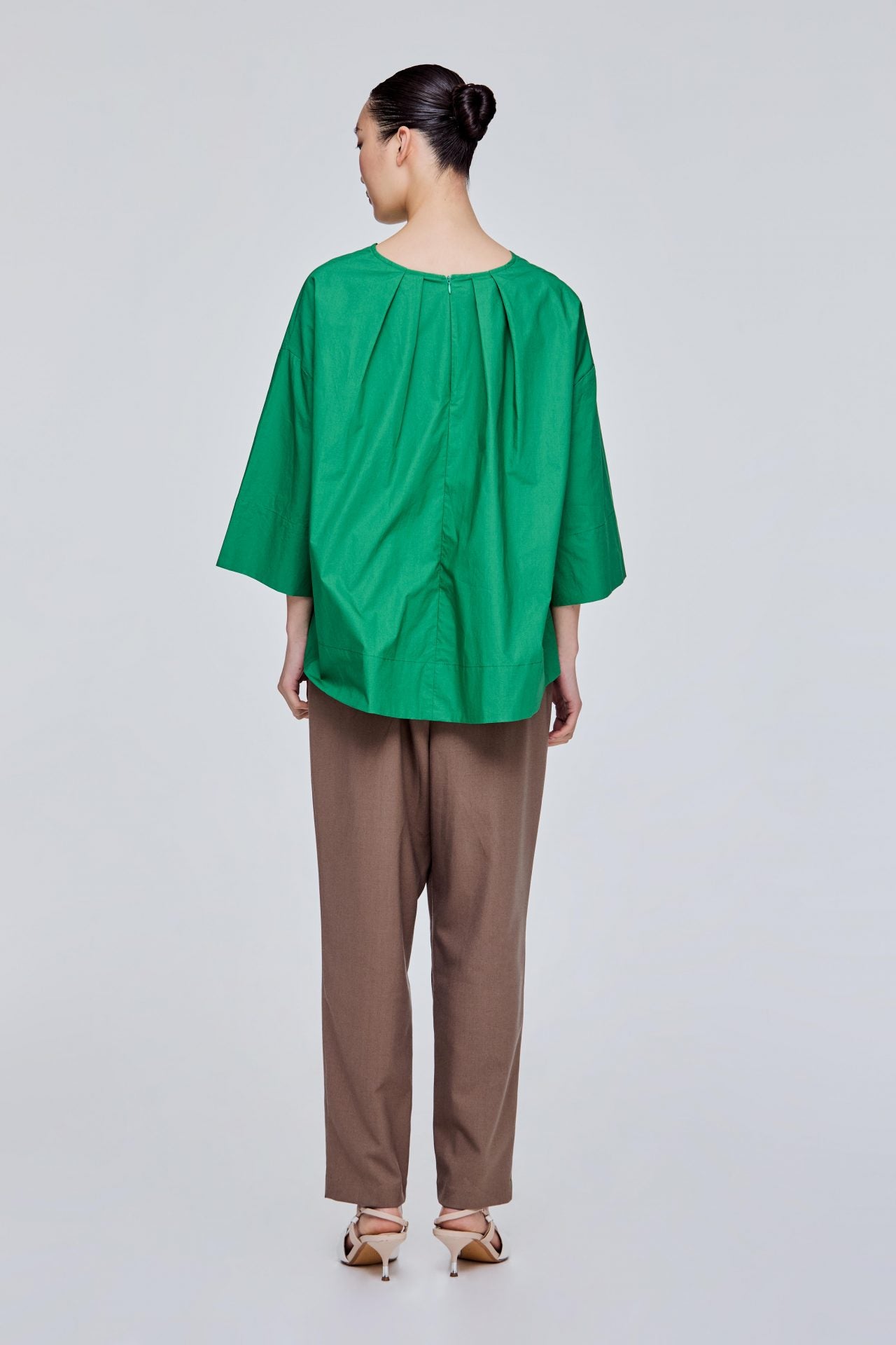 color:KELLY GREEN