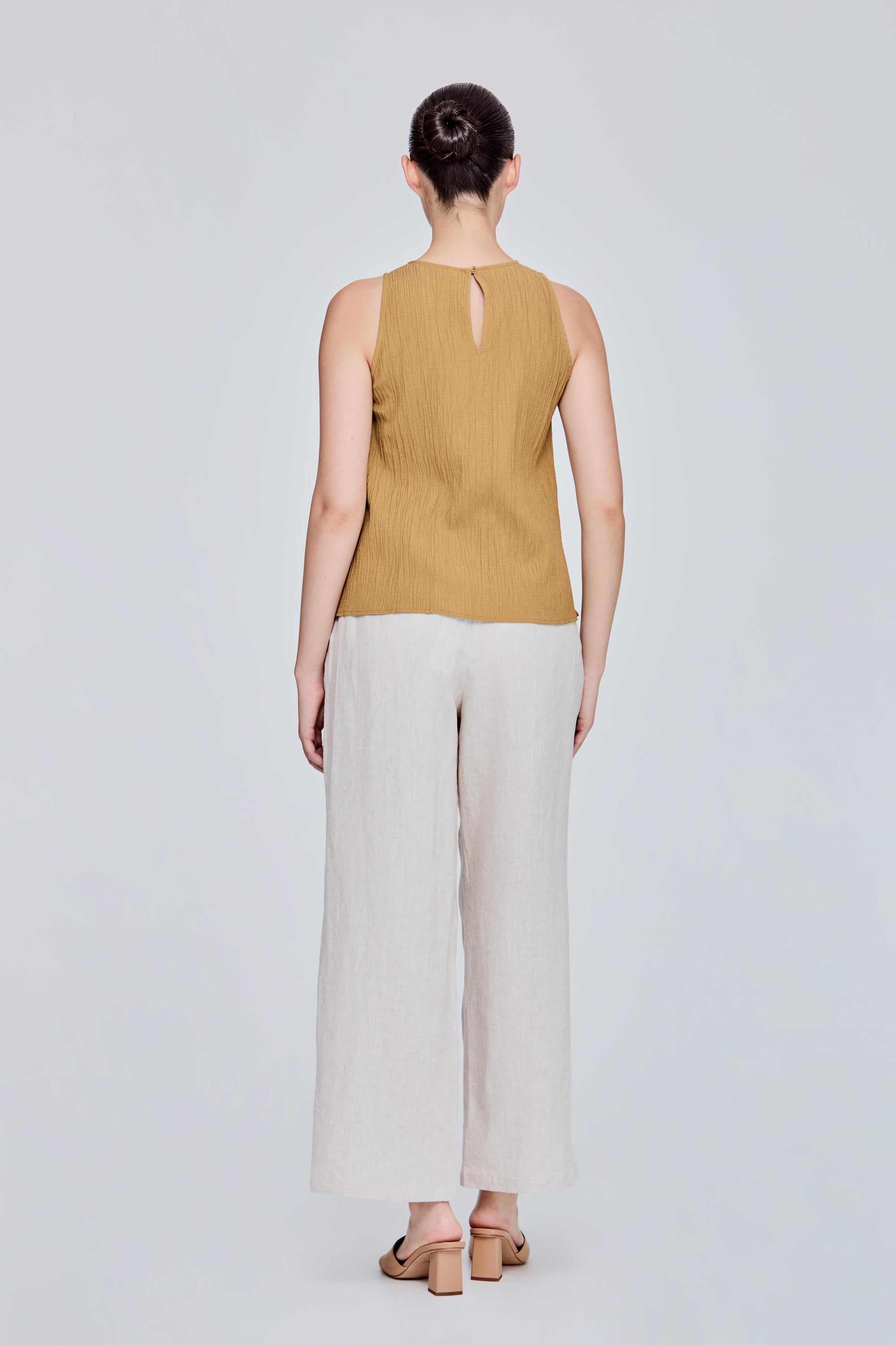 color:BRONZE