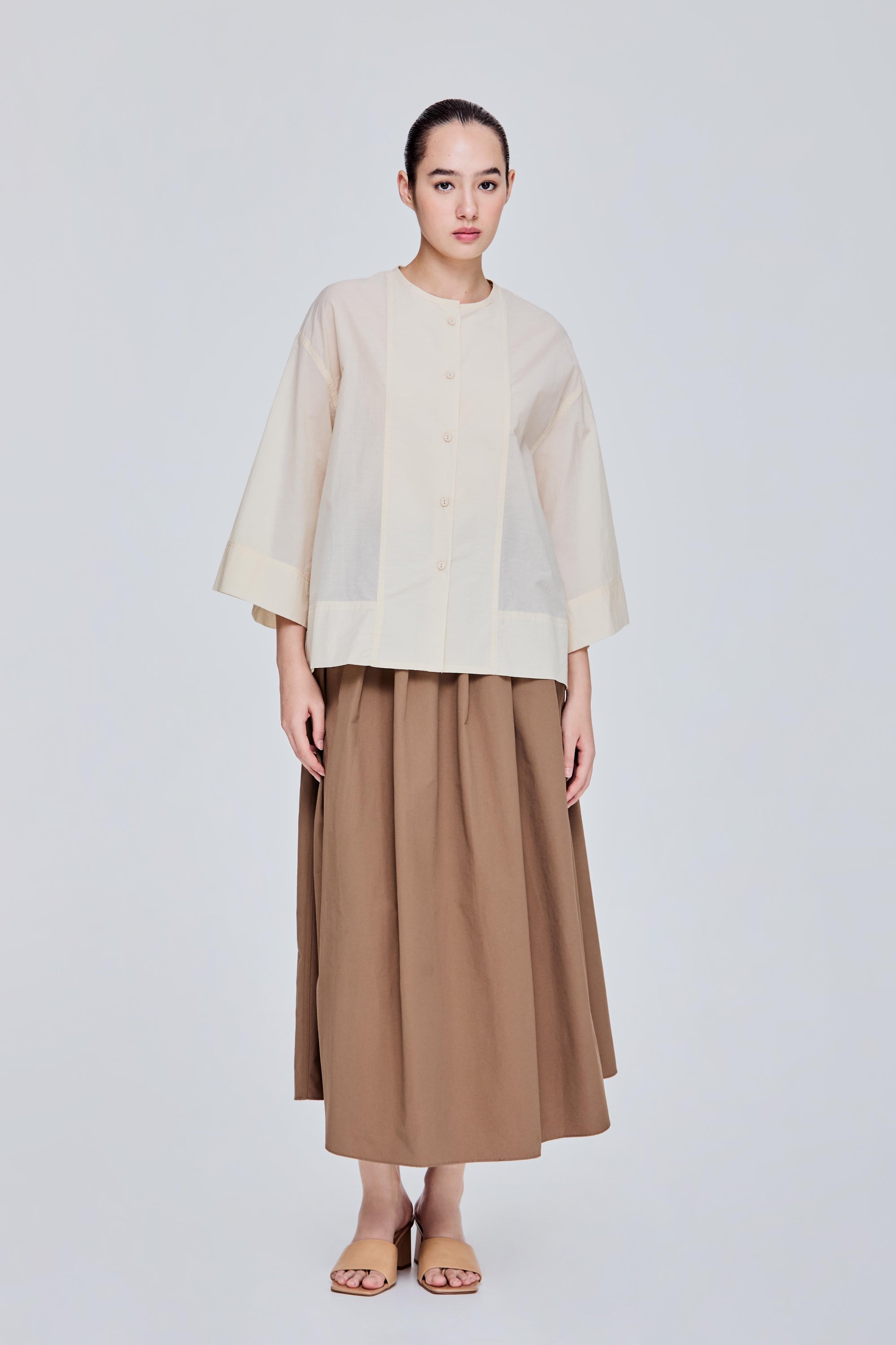 color:BEIGE
