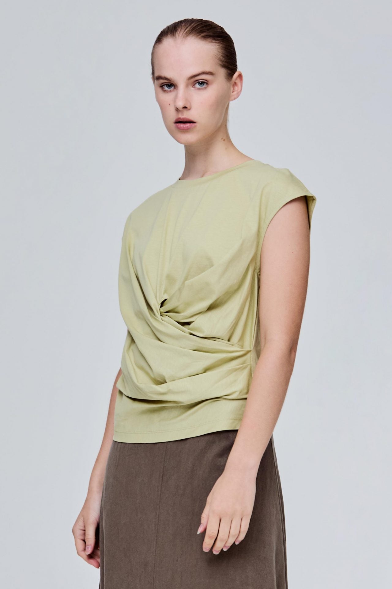 color:TEA GREEN