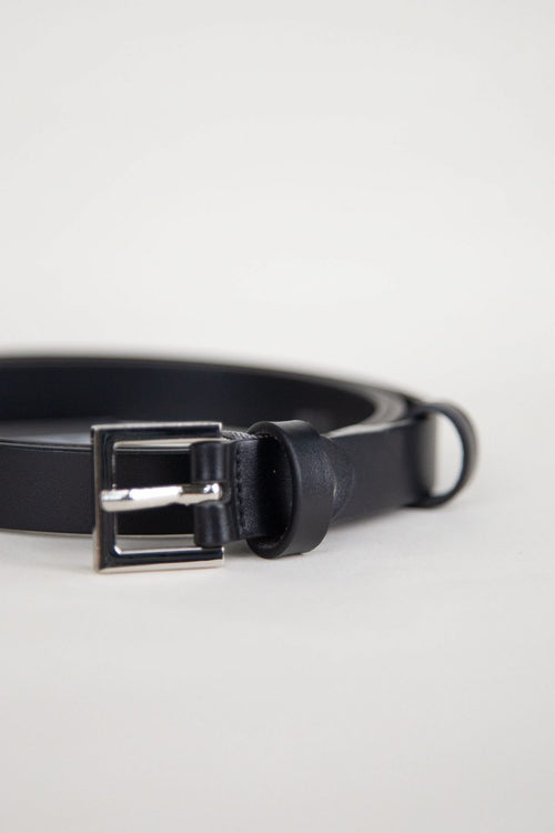 color:BLACK