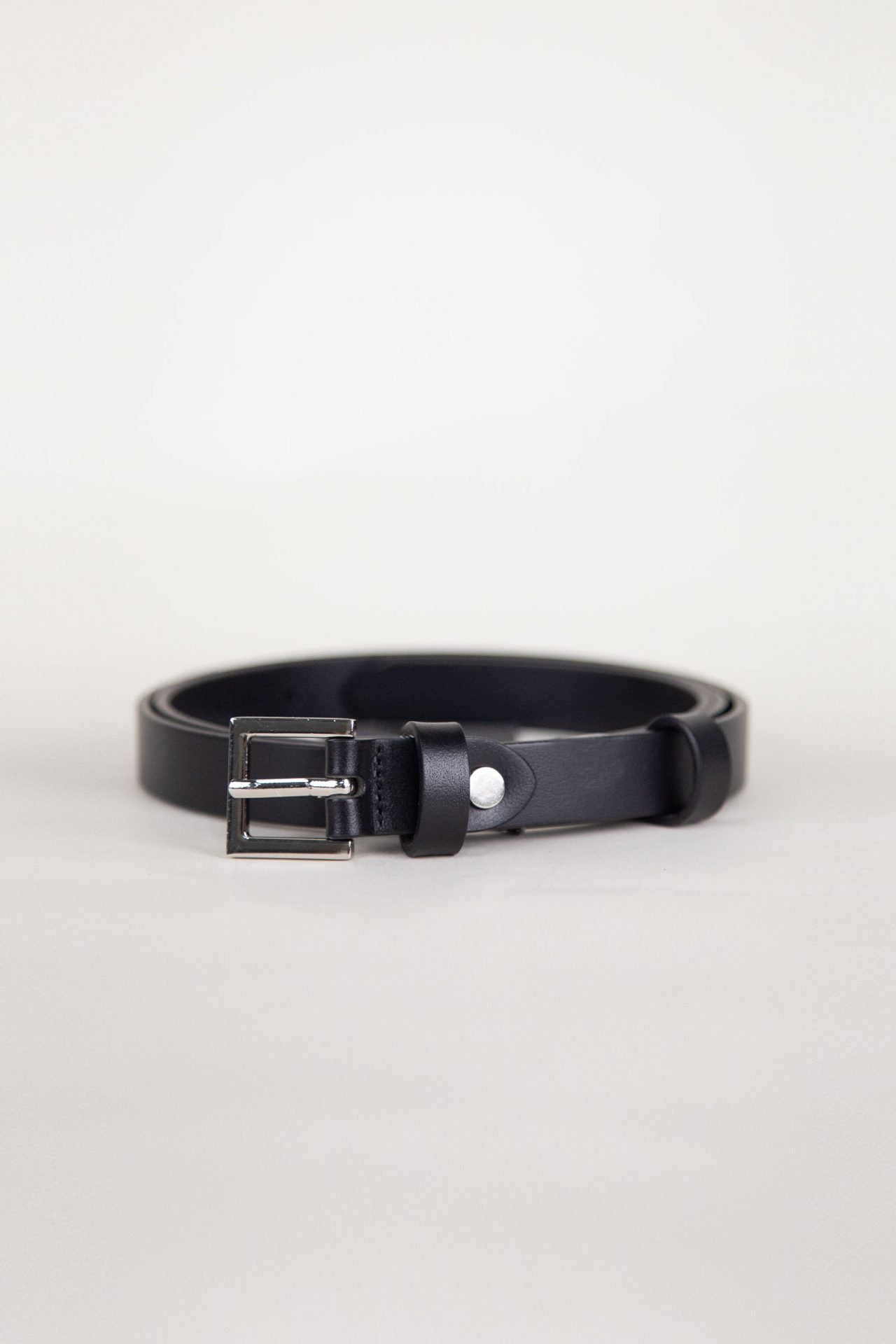 color:BLACK