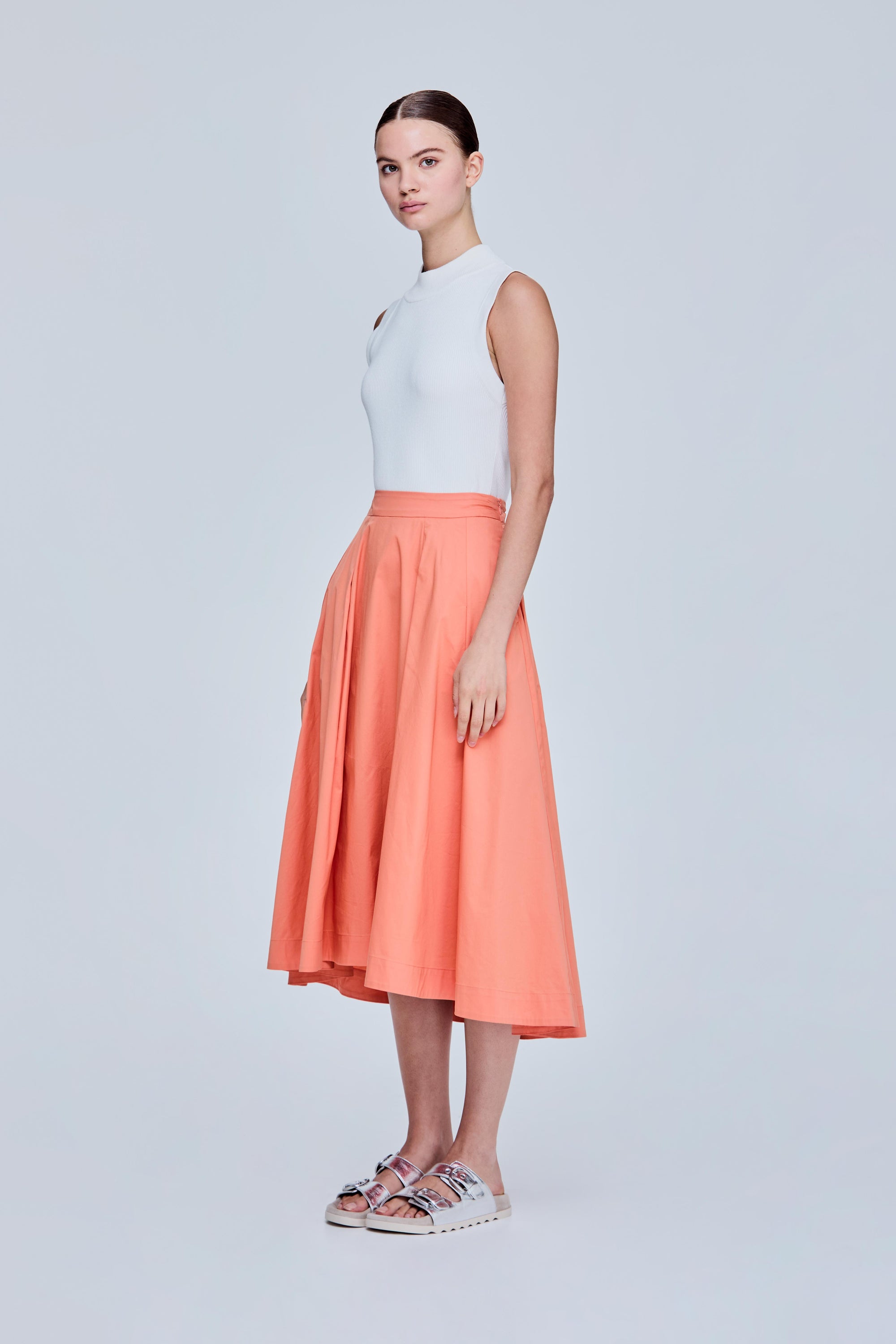 color:ORANGE