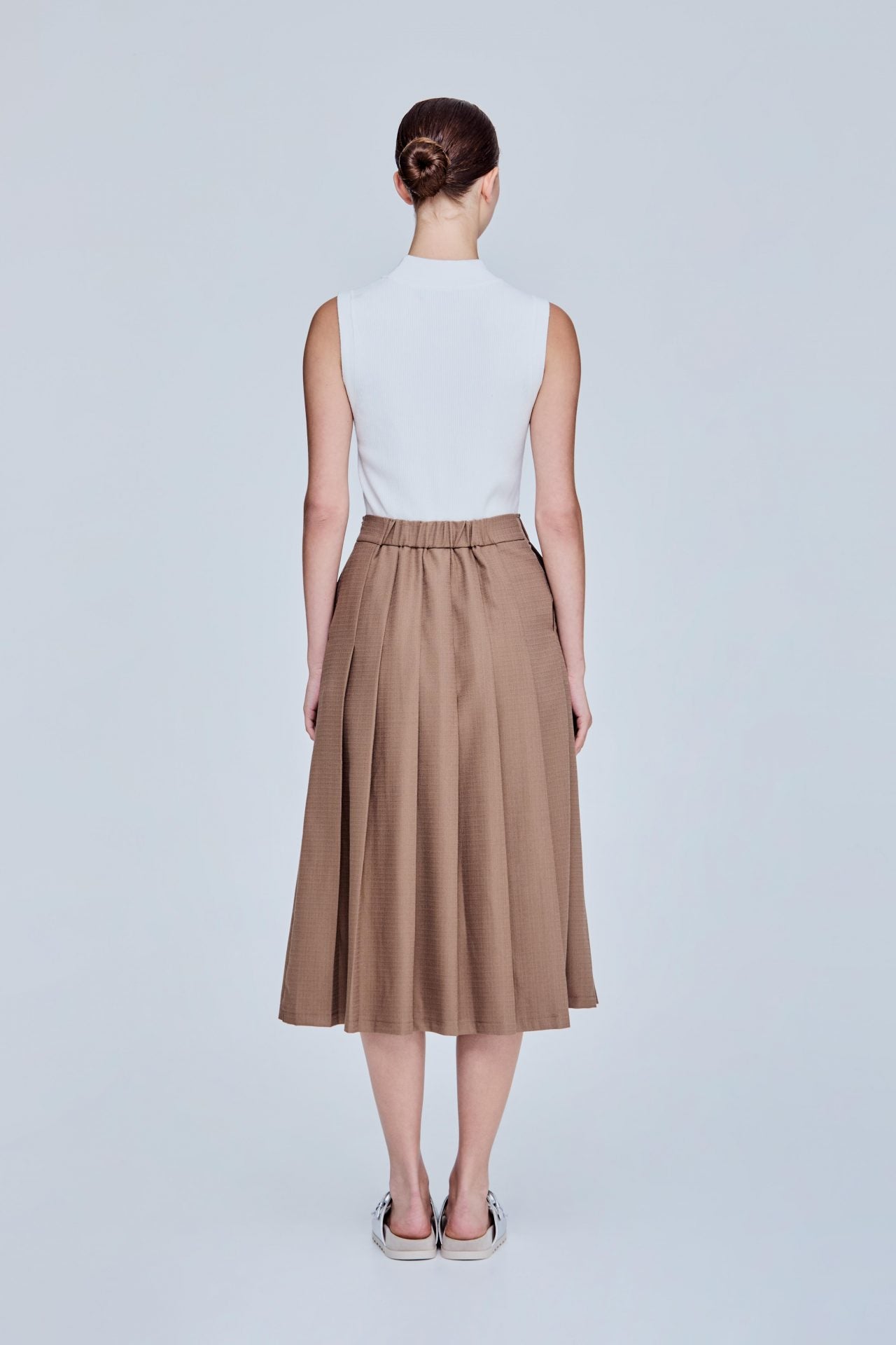 color:BROWN