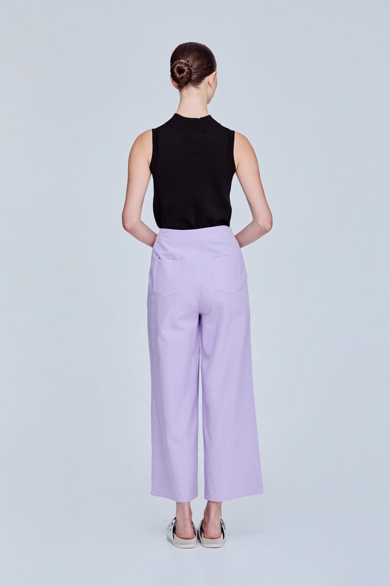 color:LAVENDER