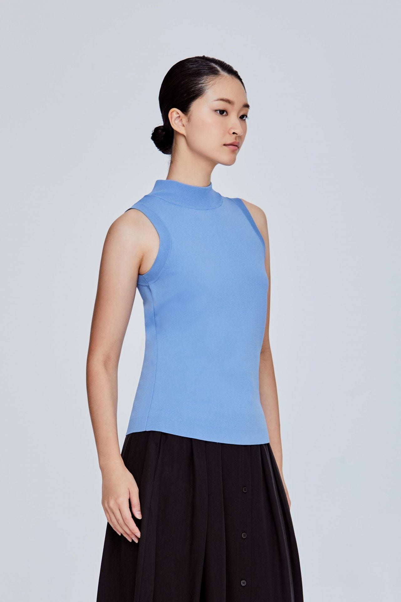 color:STEEL BLUE