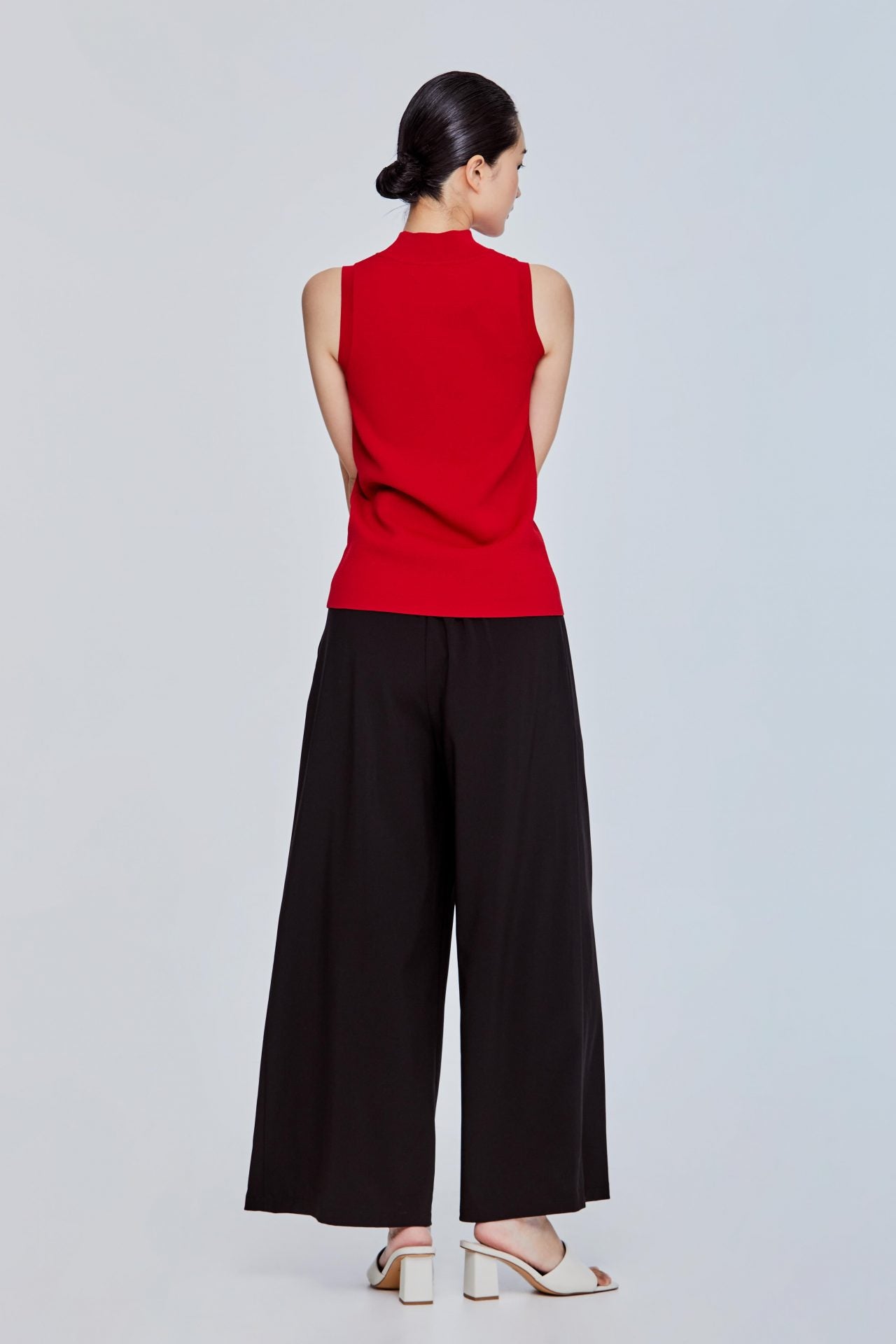 color:RED