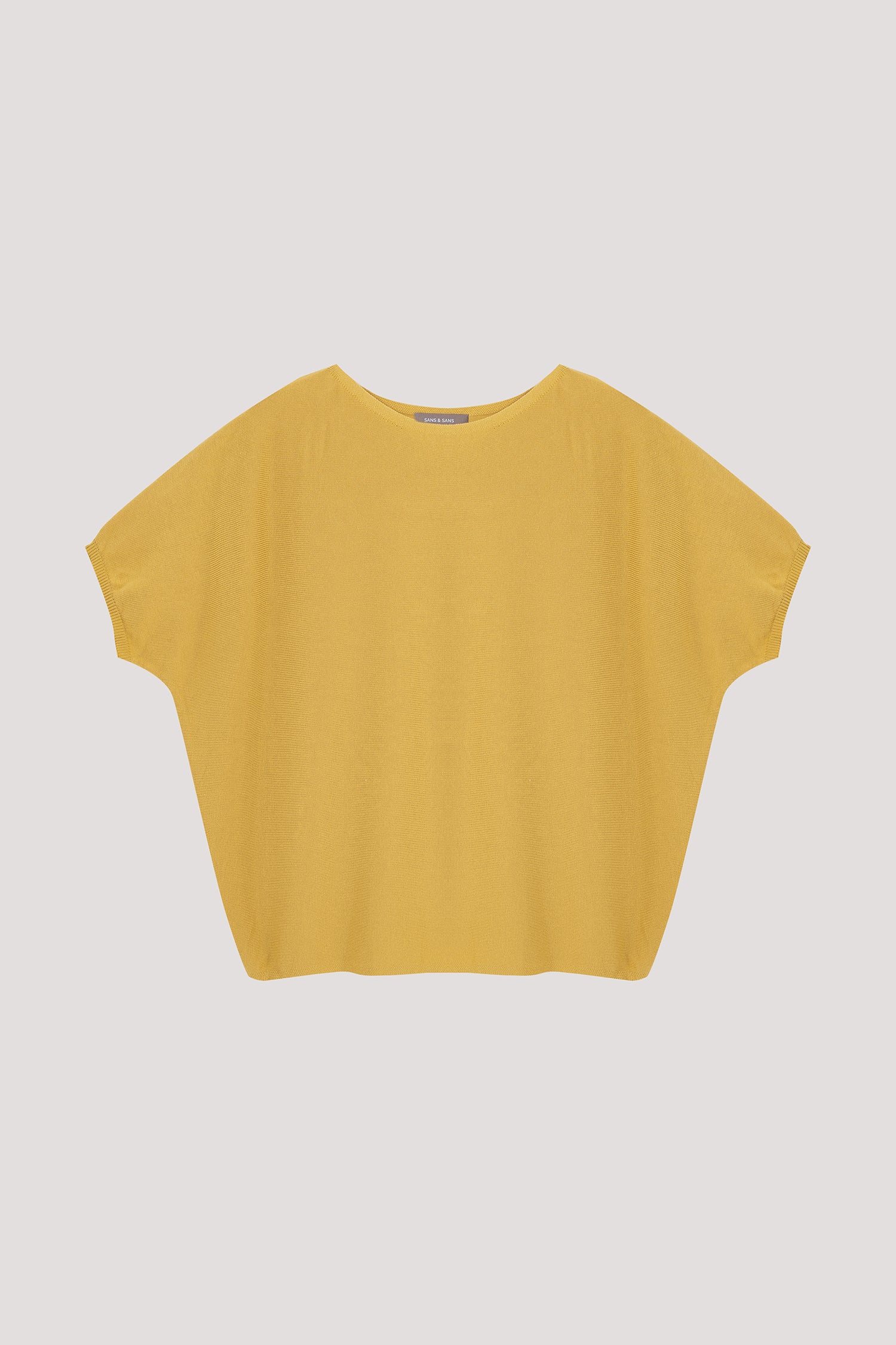 color:YELLOW