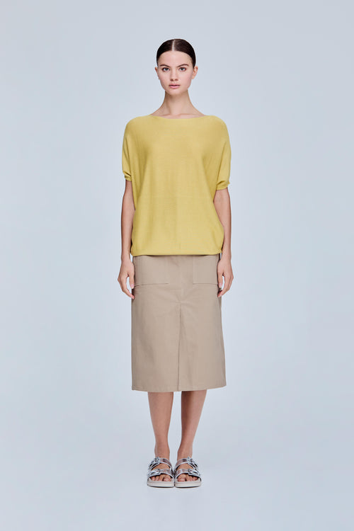 color:YELLOW