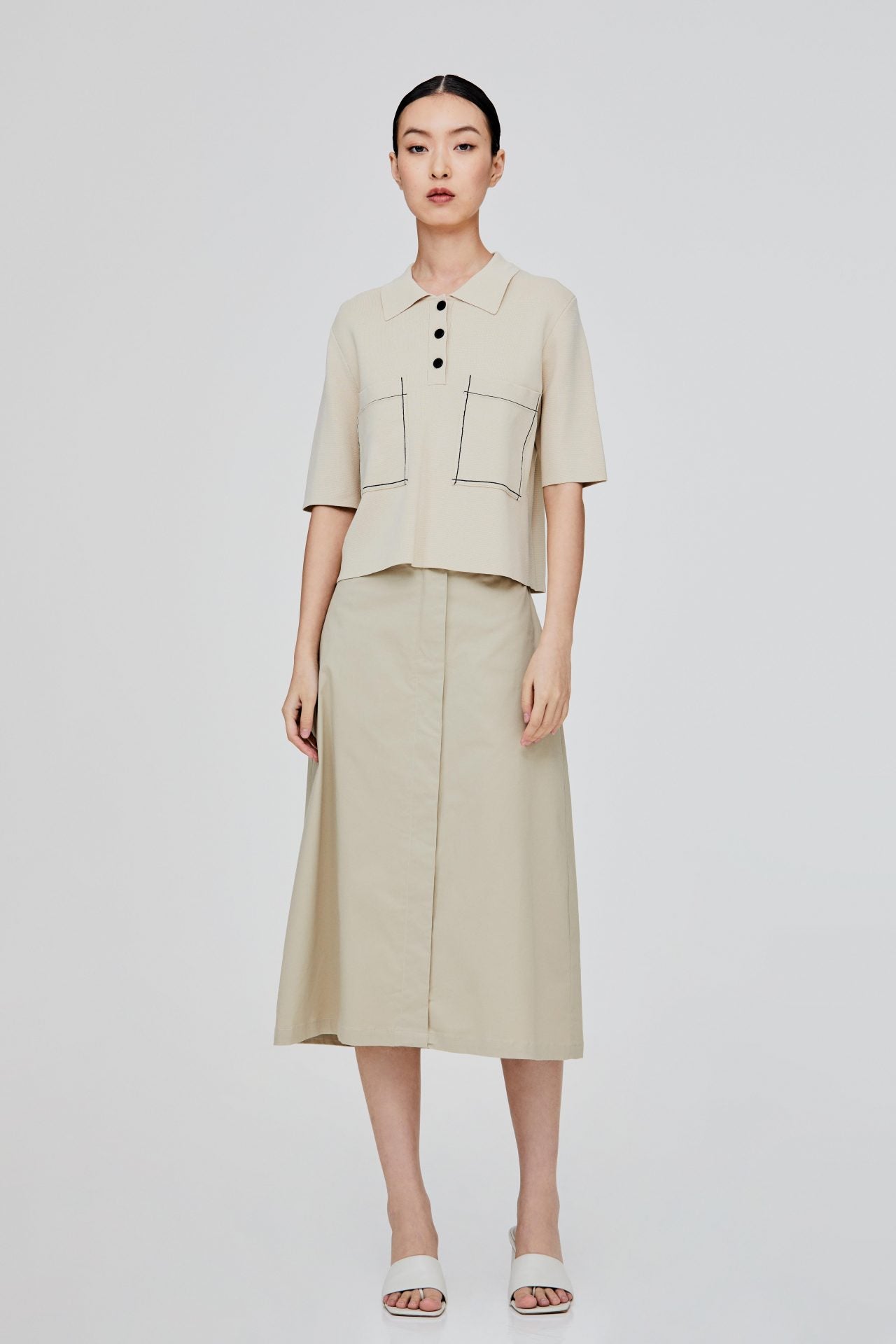 color:BEIGE