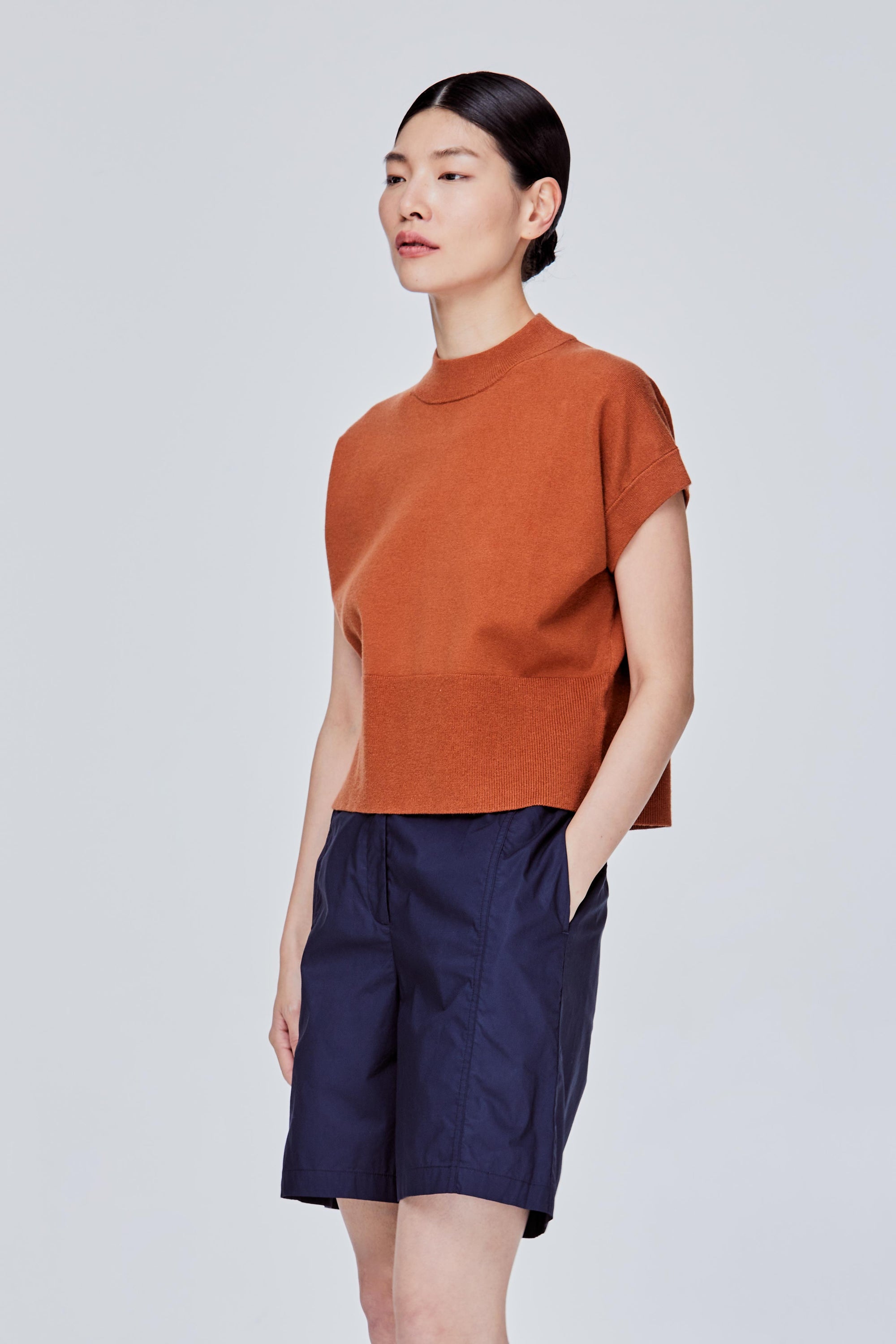 color:CARAMEL