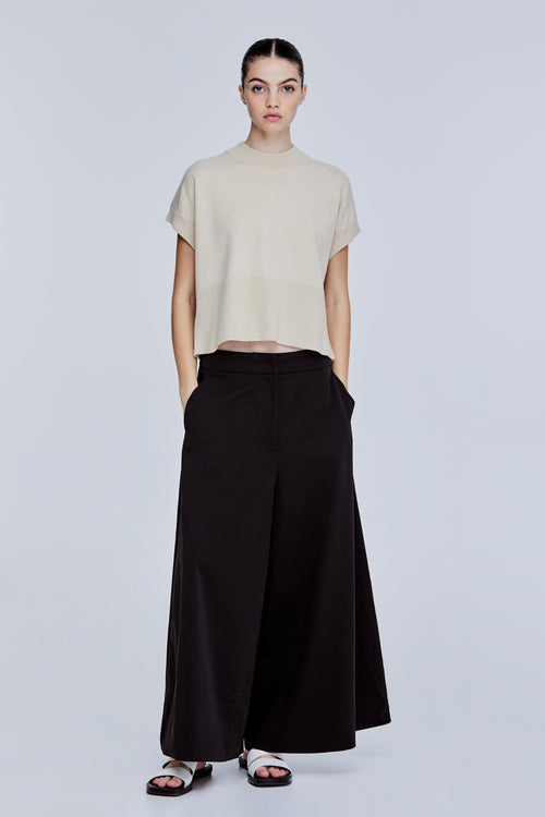 color:BEIGE