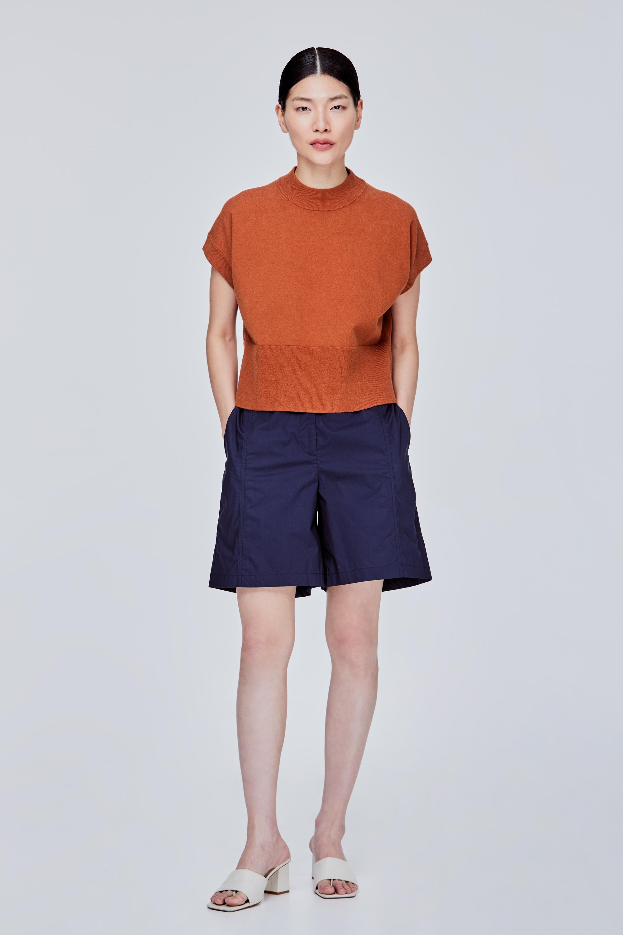 color:CARAMEL