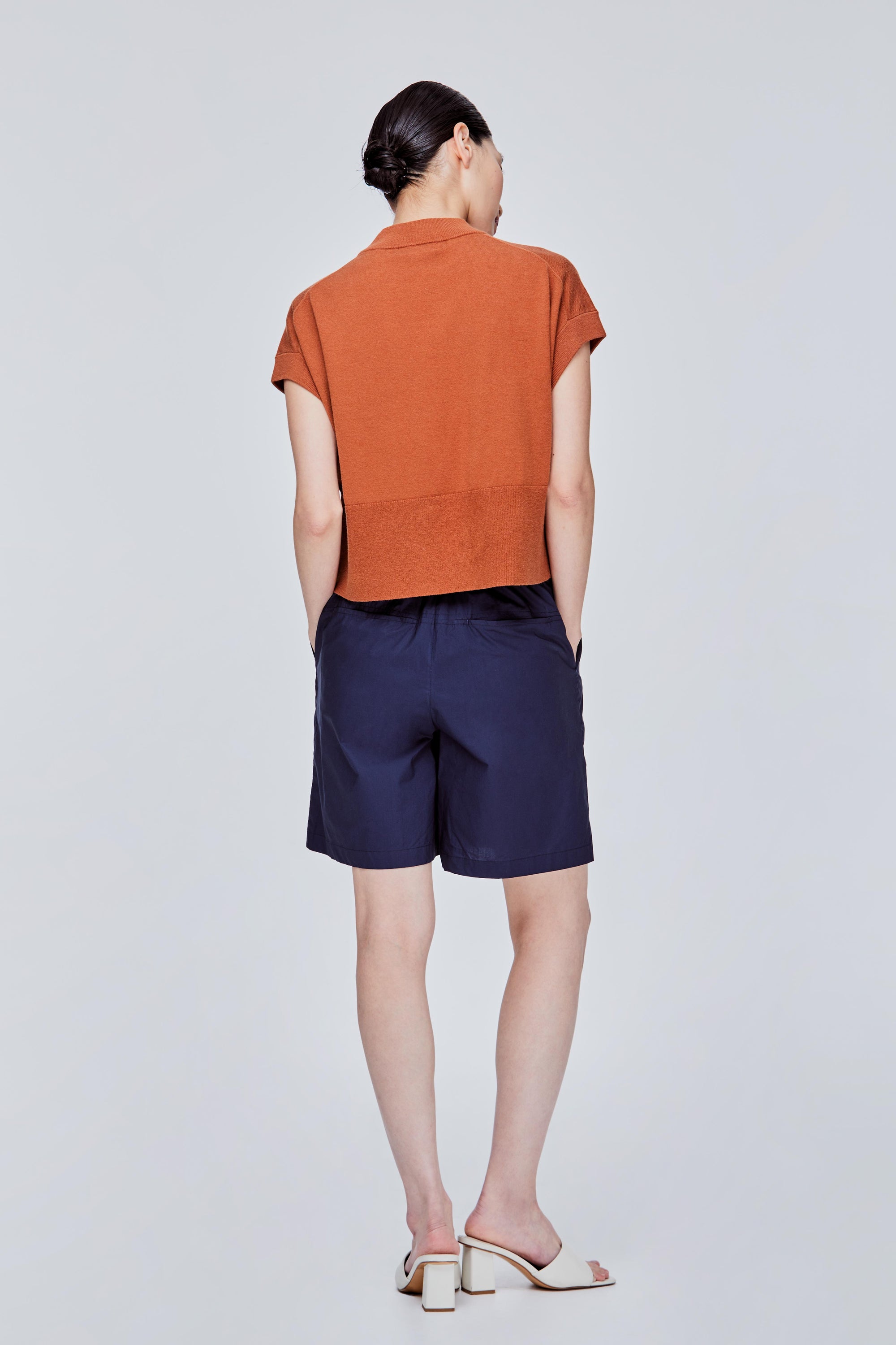 color:CARAMEL