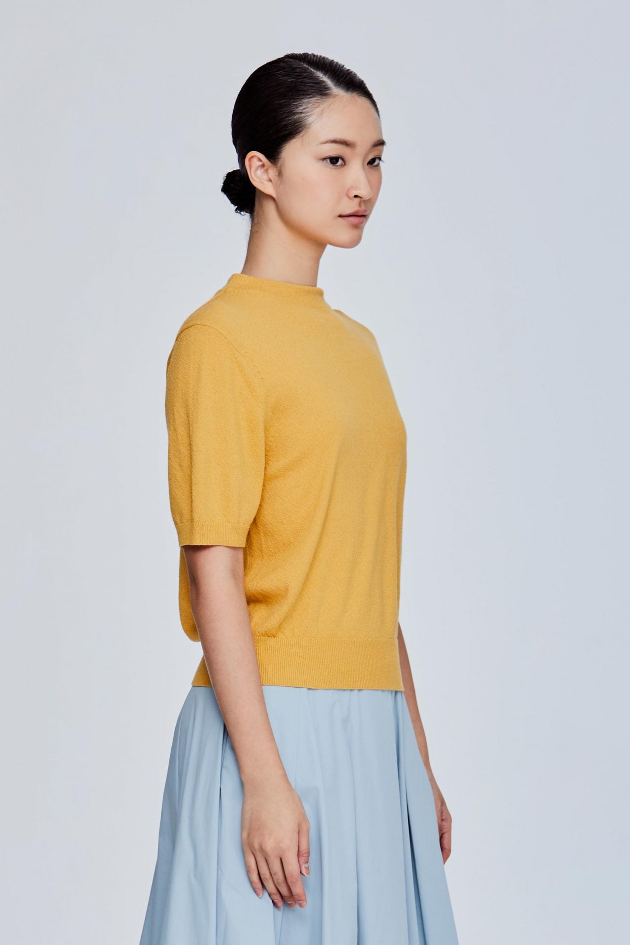 color:MELLOW