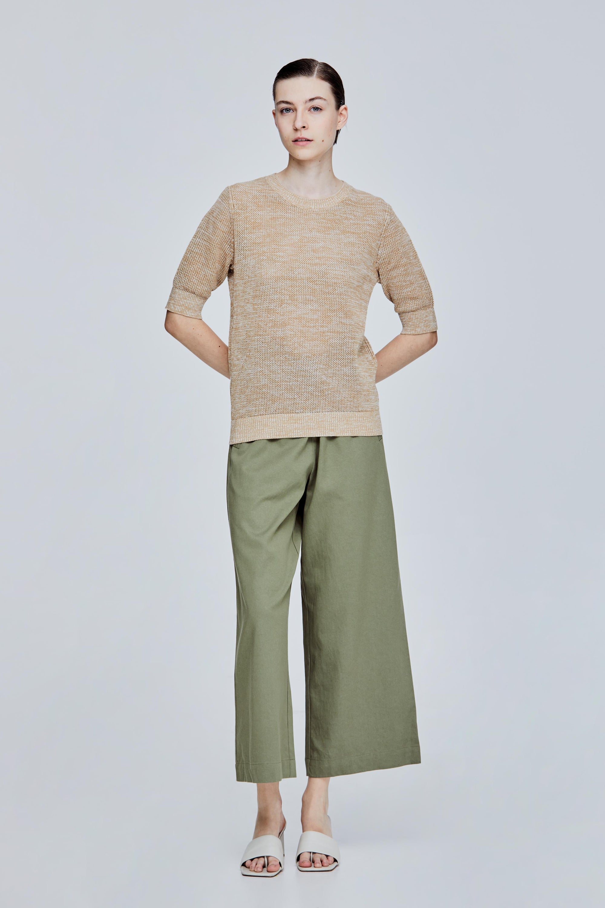 color:BEIGE