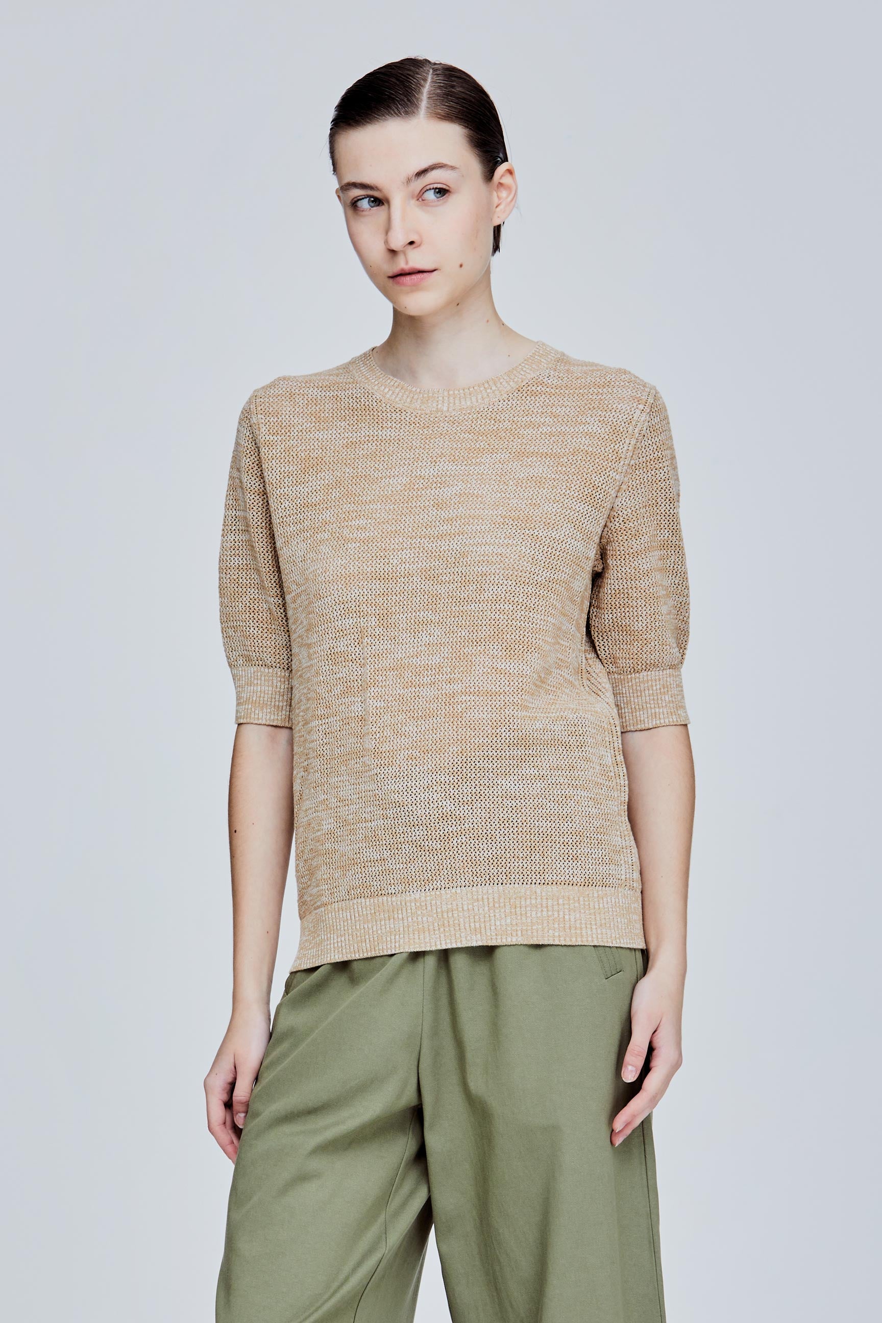 color:BEIGE
