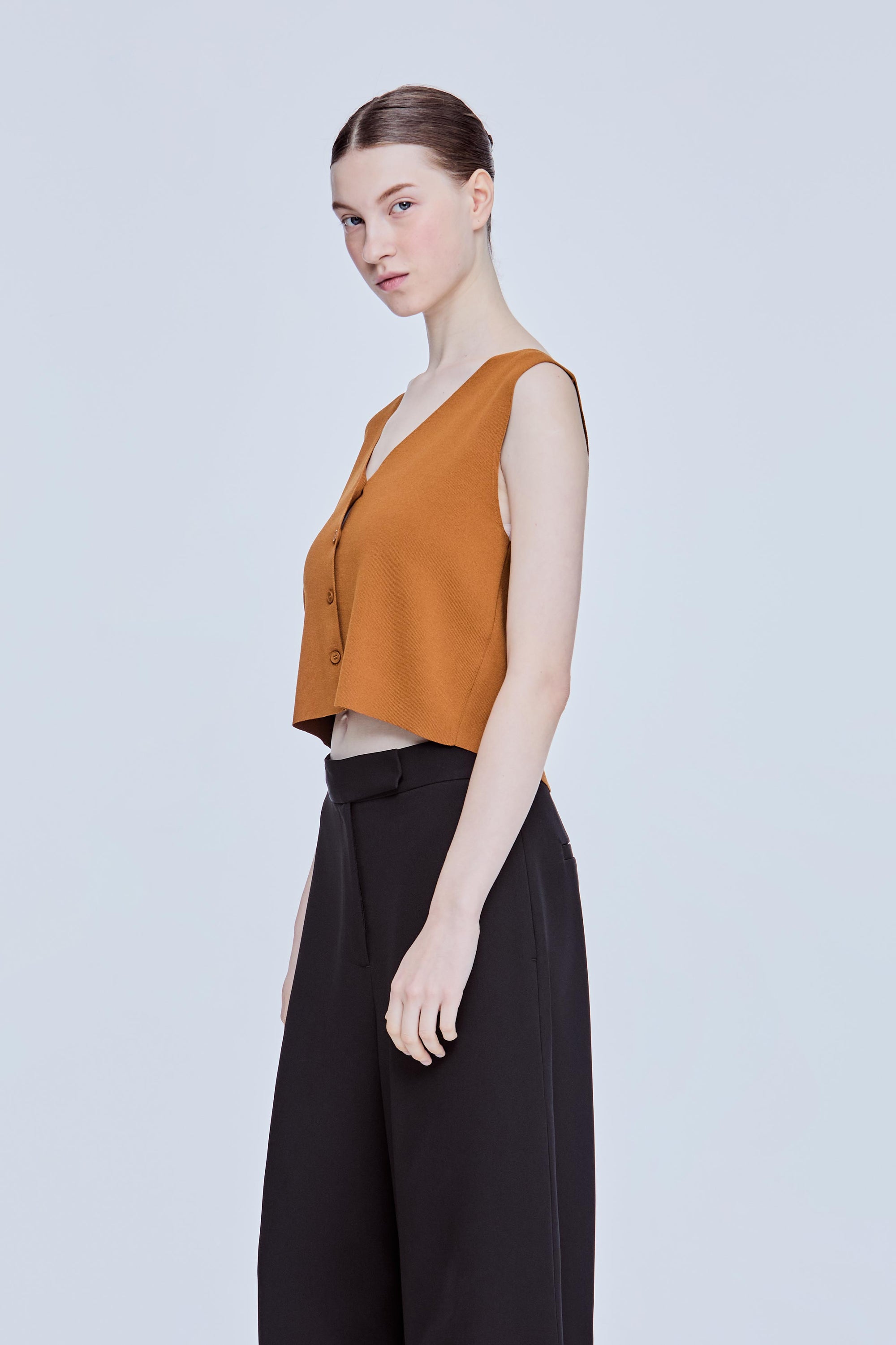 color:CARAMEL
