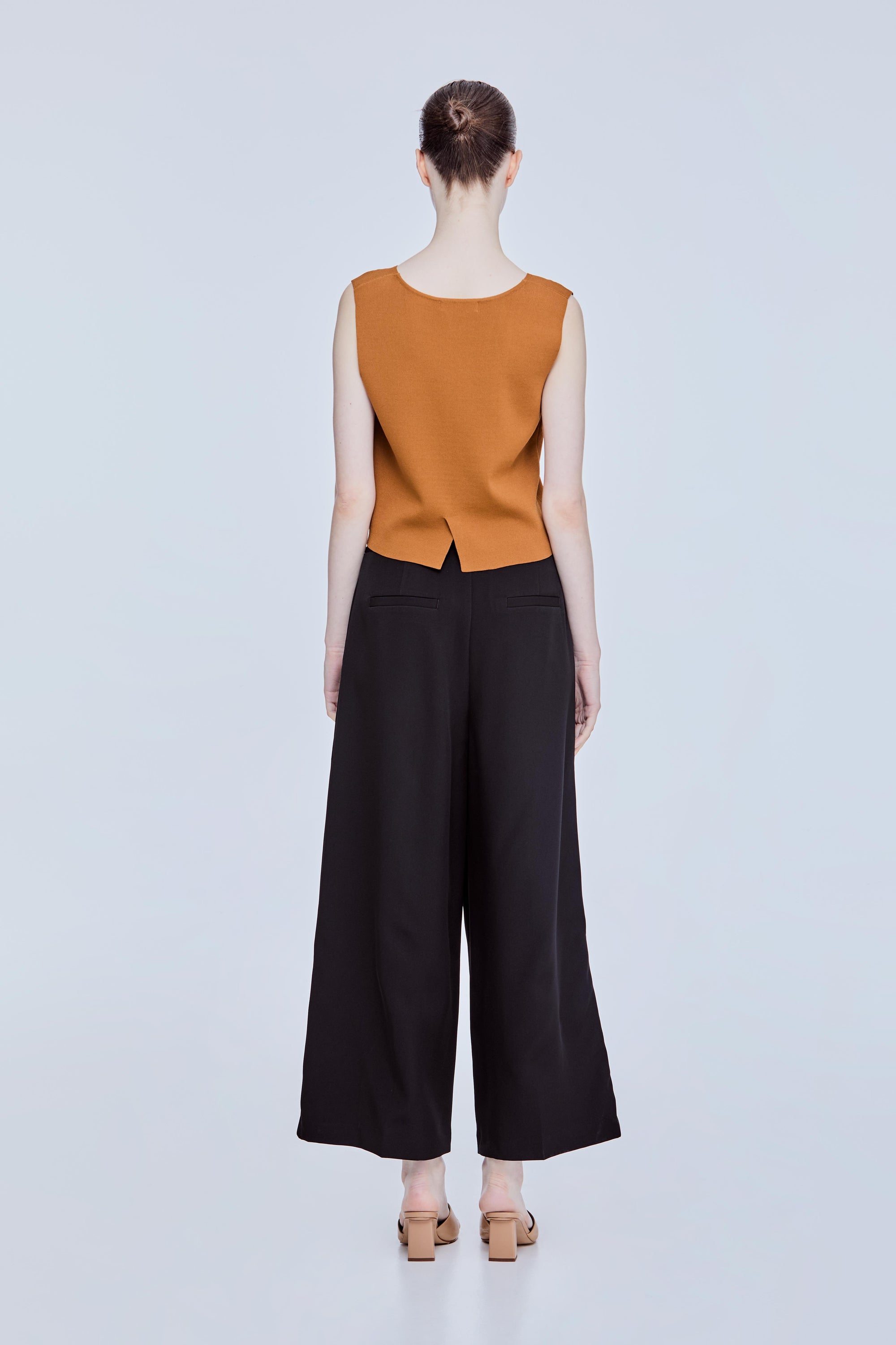 color:CARAMEL
