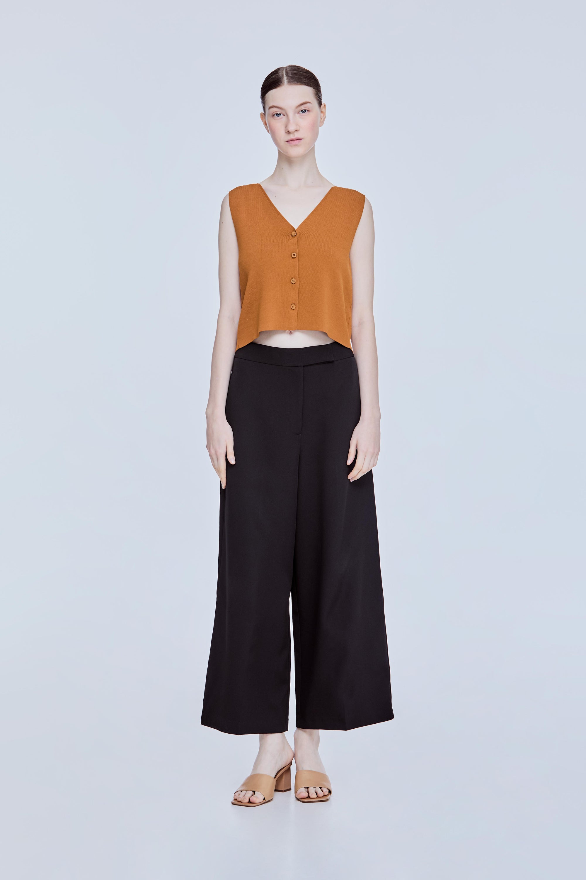 color:CARAMEL