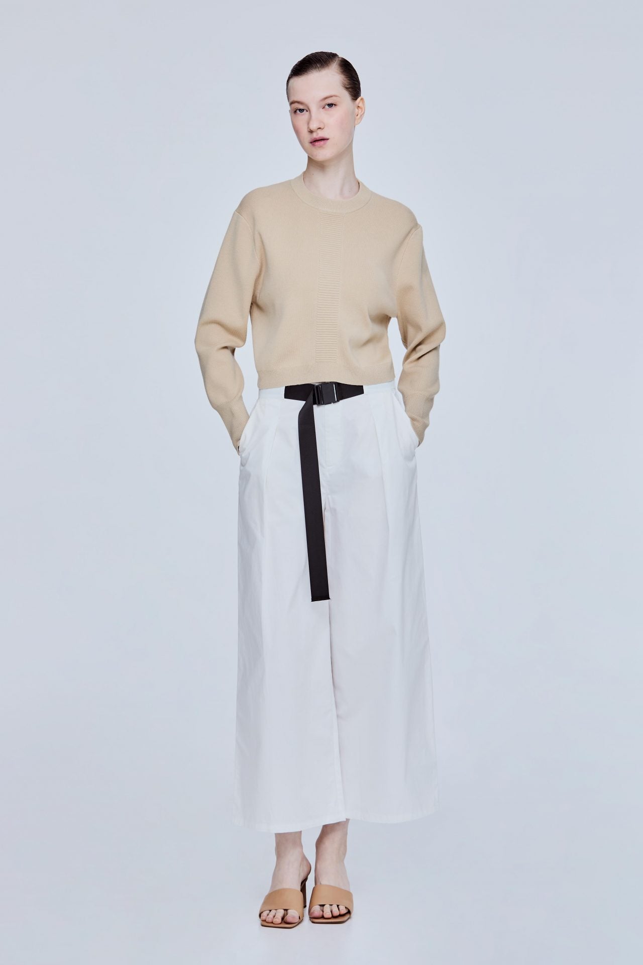 color:BEIGE