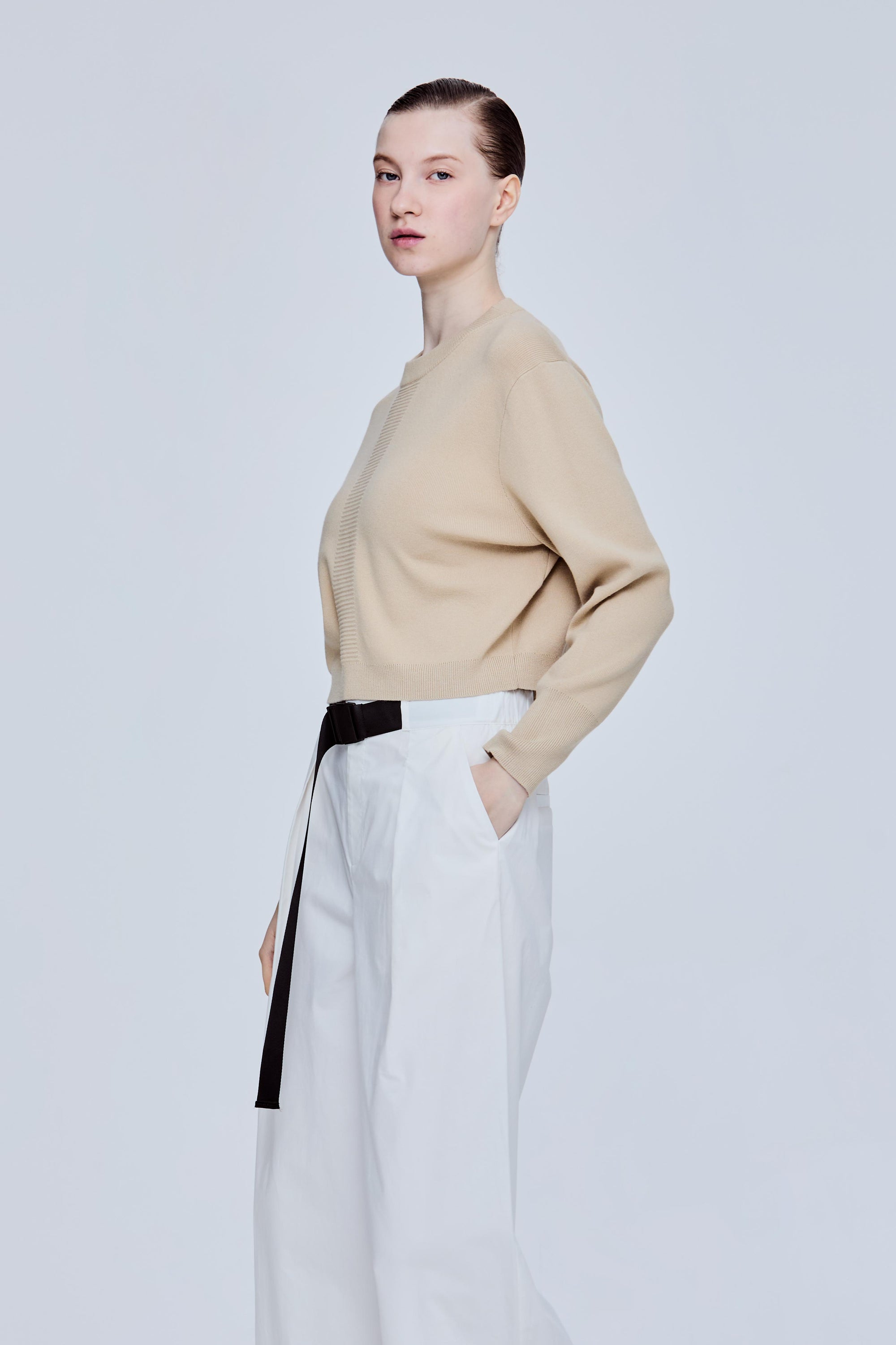 color:BEIGE
