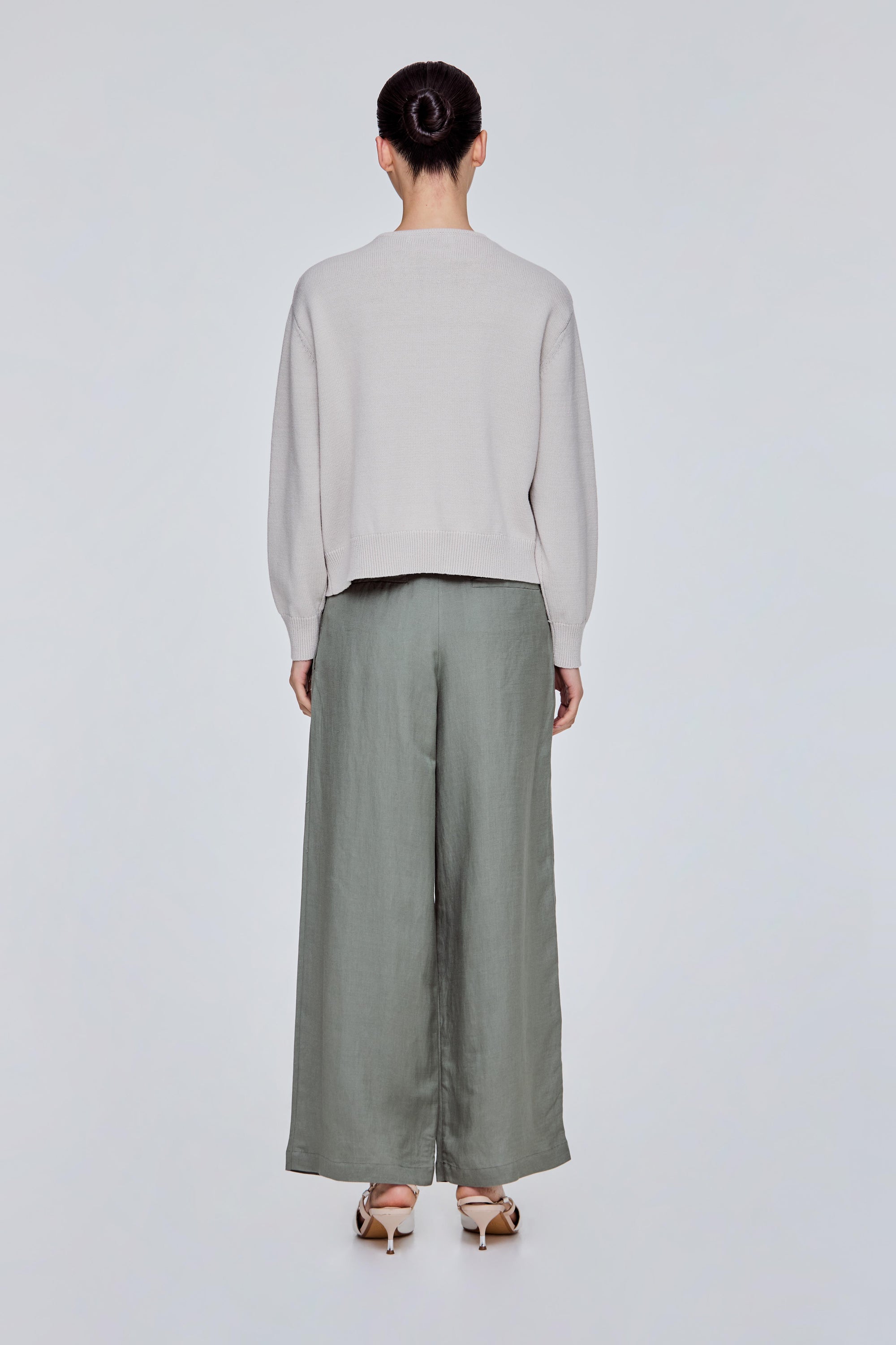 color:ALMOND