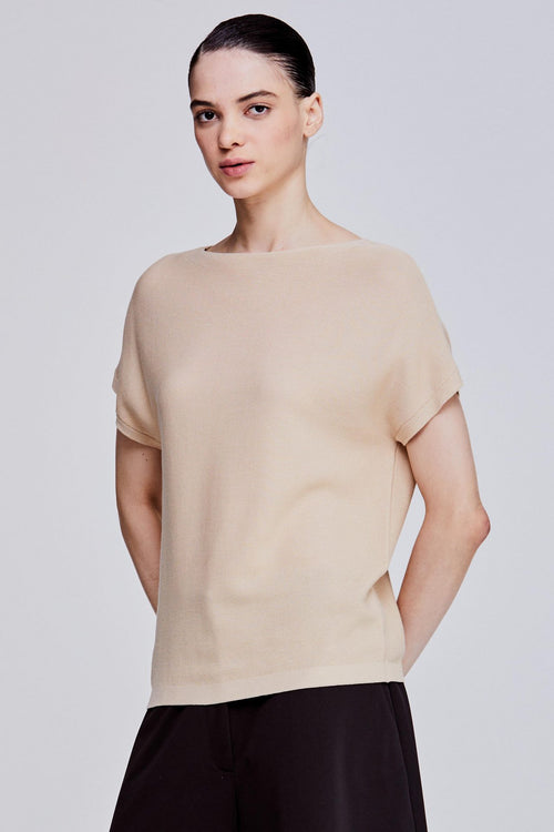 color:BEIGE