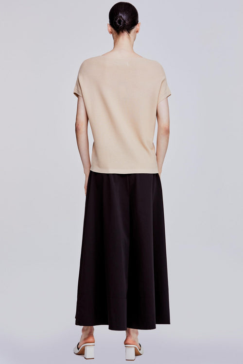 color:BEIGE