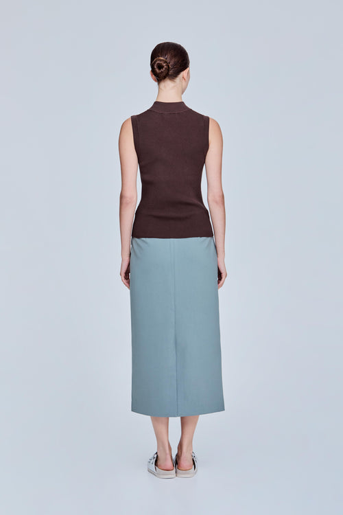 color:BROWN