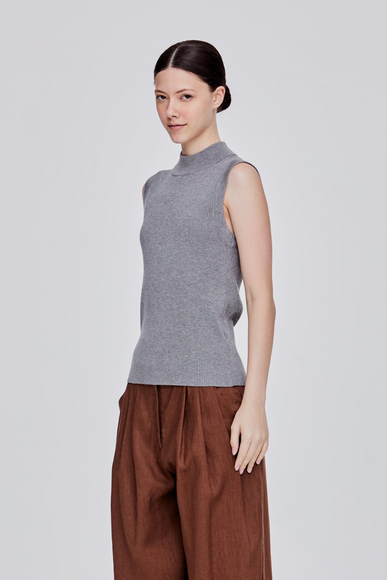 color:GREY