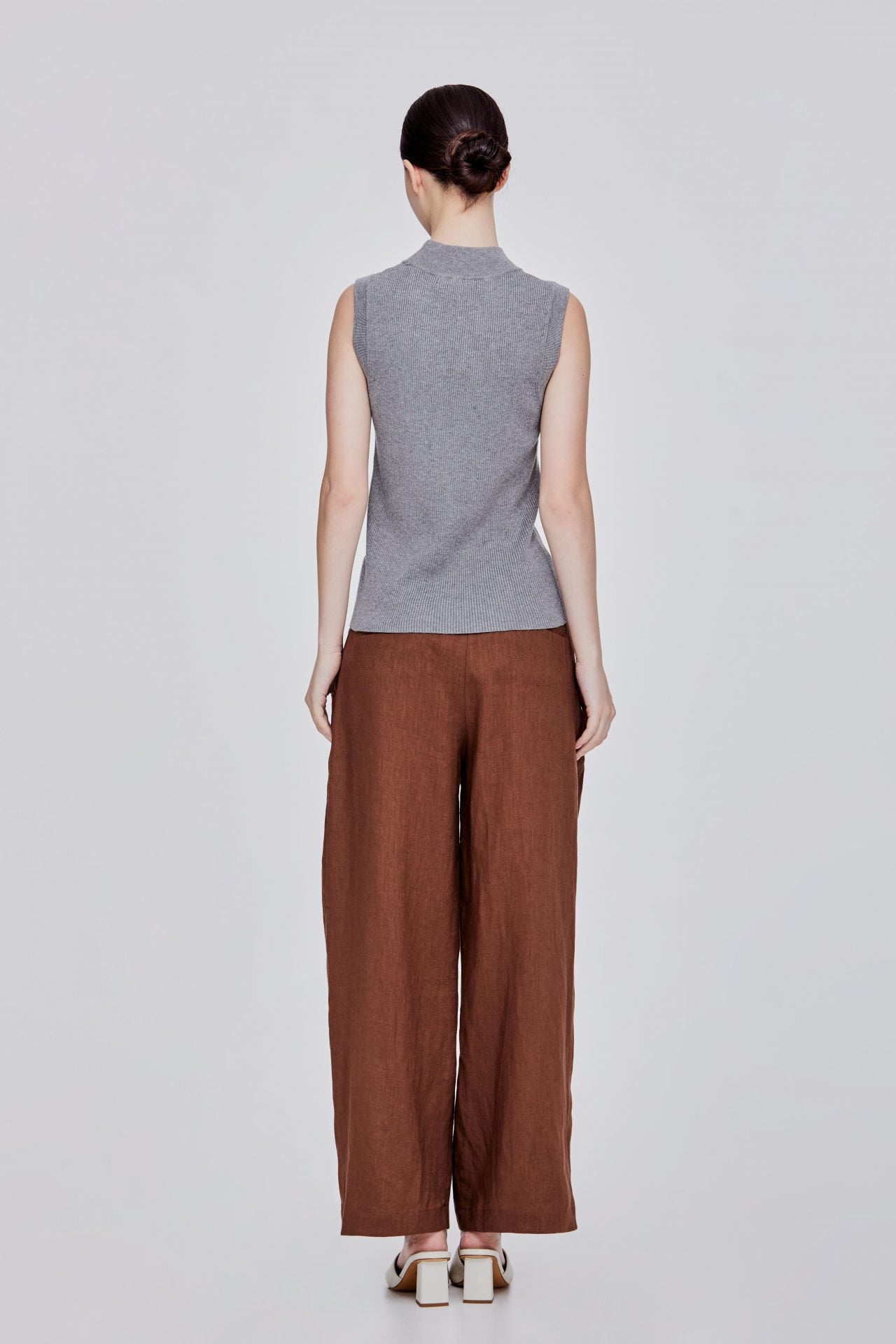 color:GREY