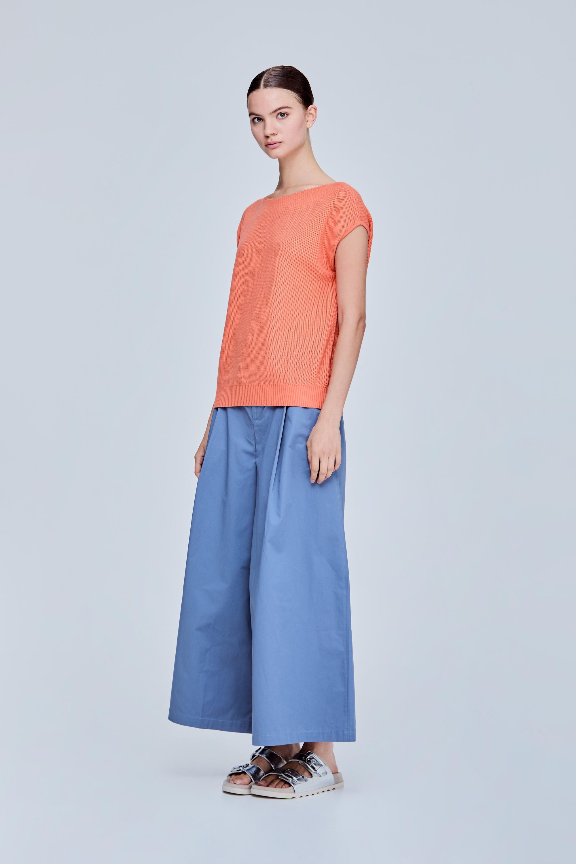color:ORANGE