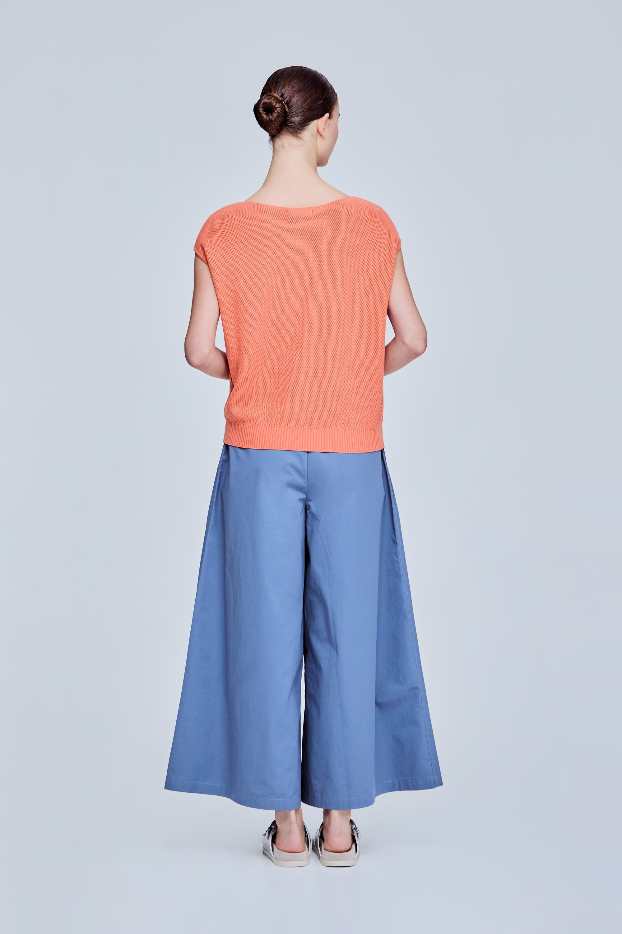 color:ORANGE