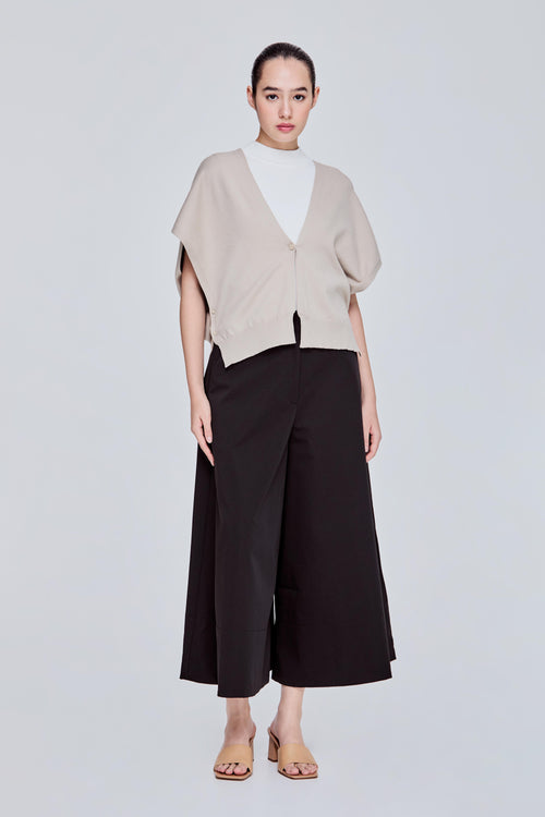color:BEIGE