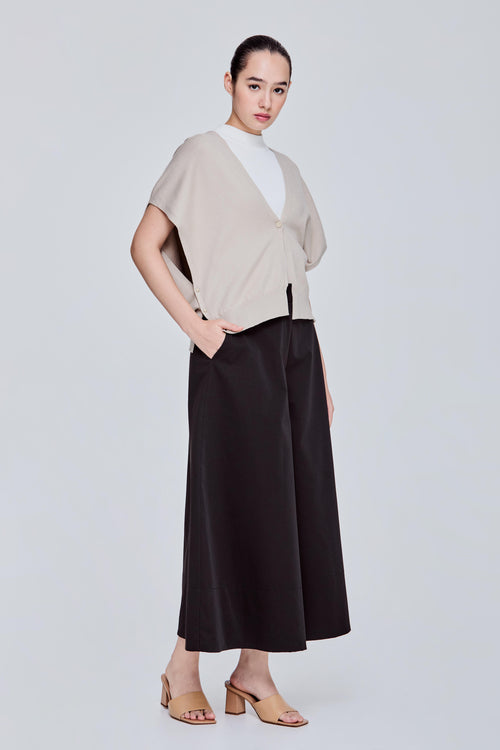 color:BEIGE