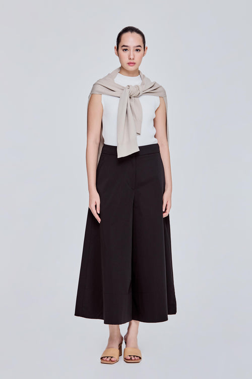 color:BEIGE