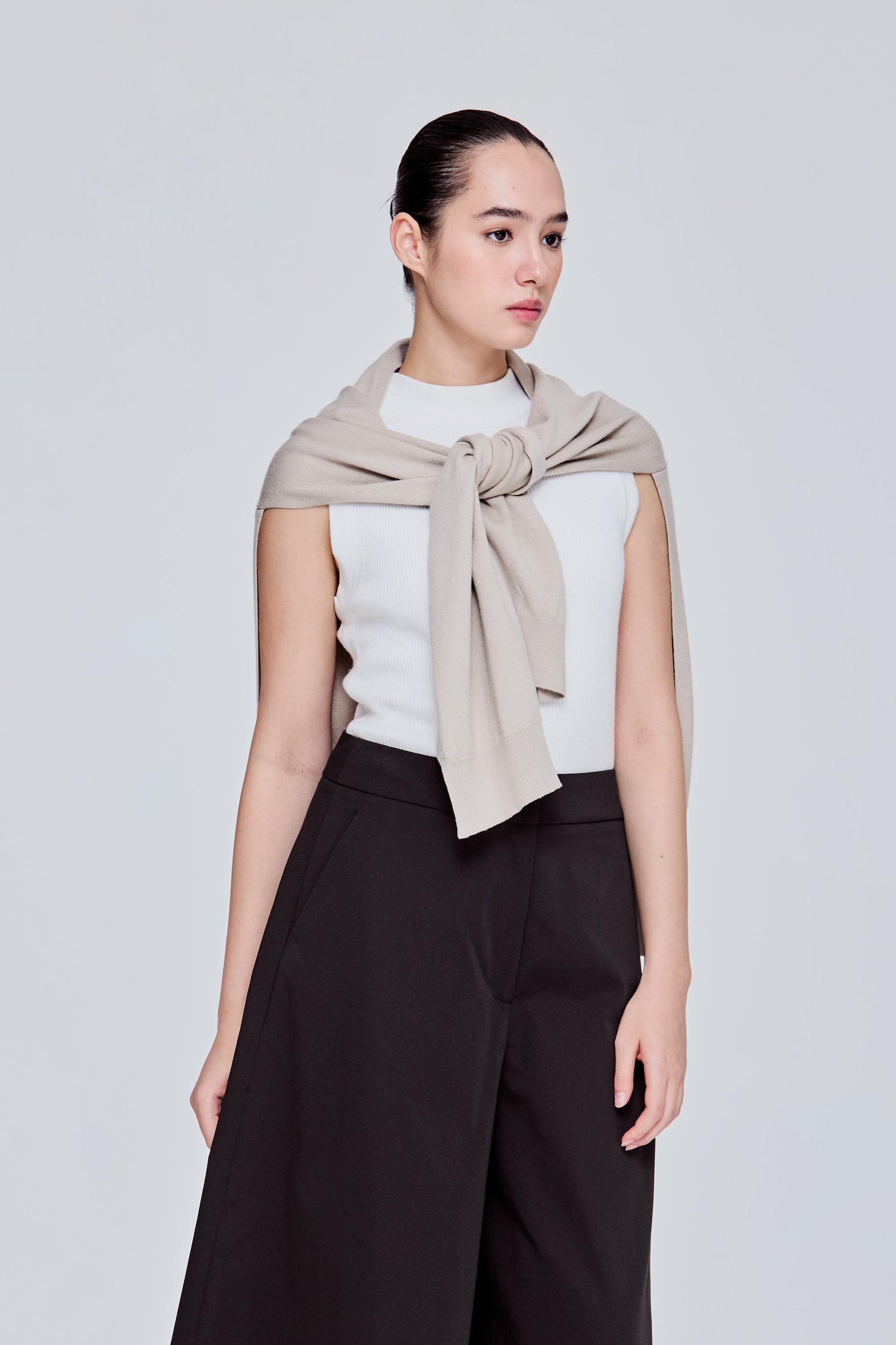 color:BEIGE