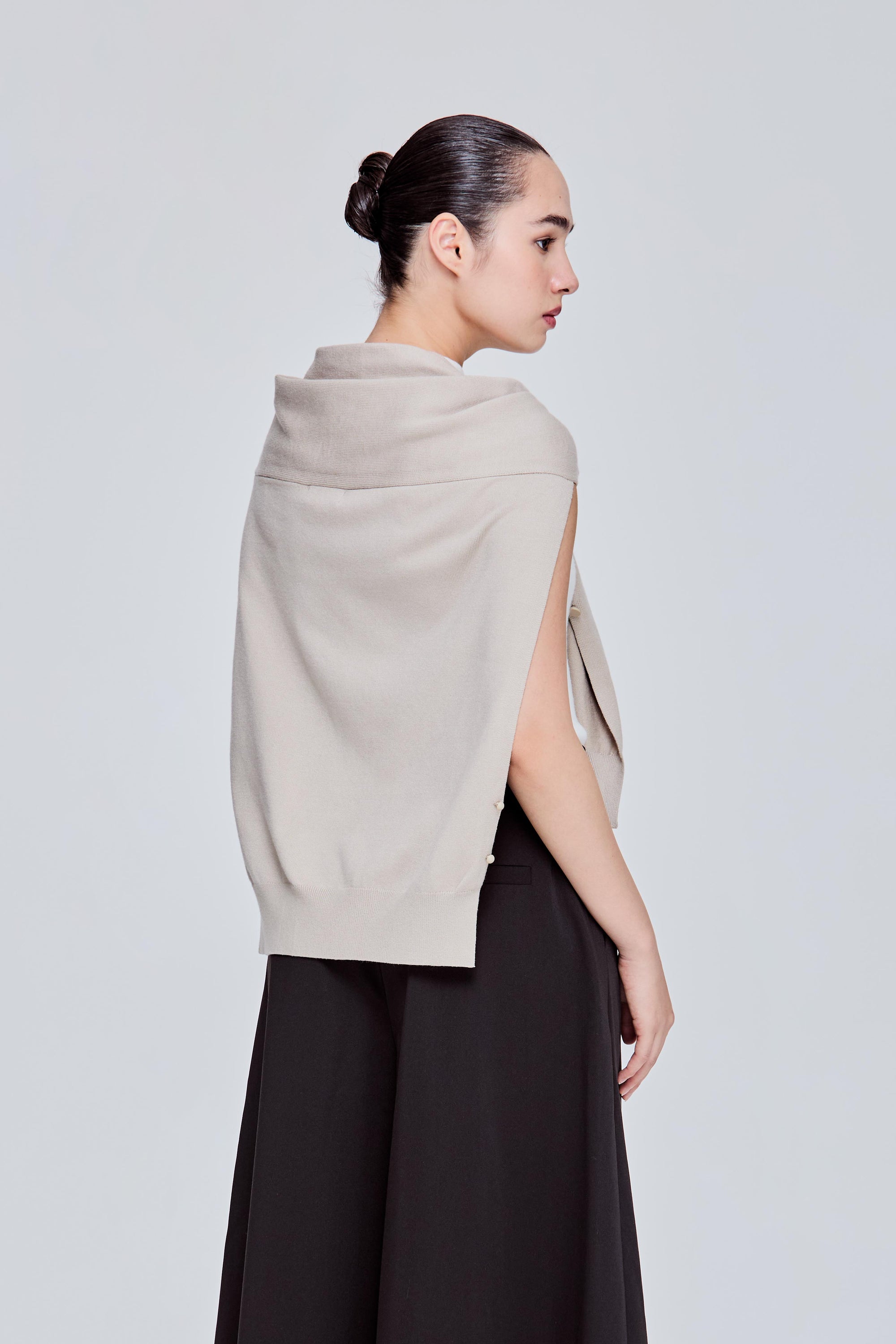 color:BEIGE